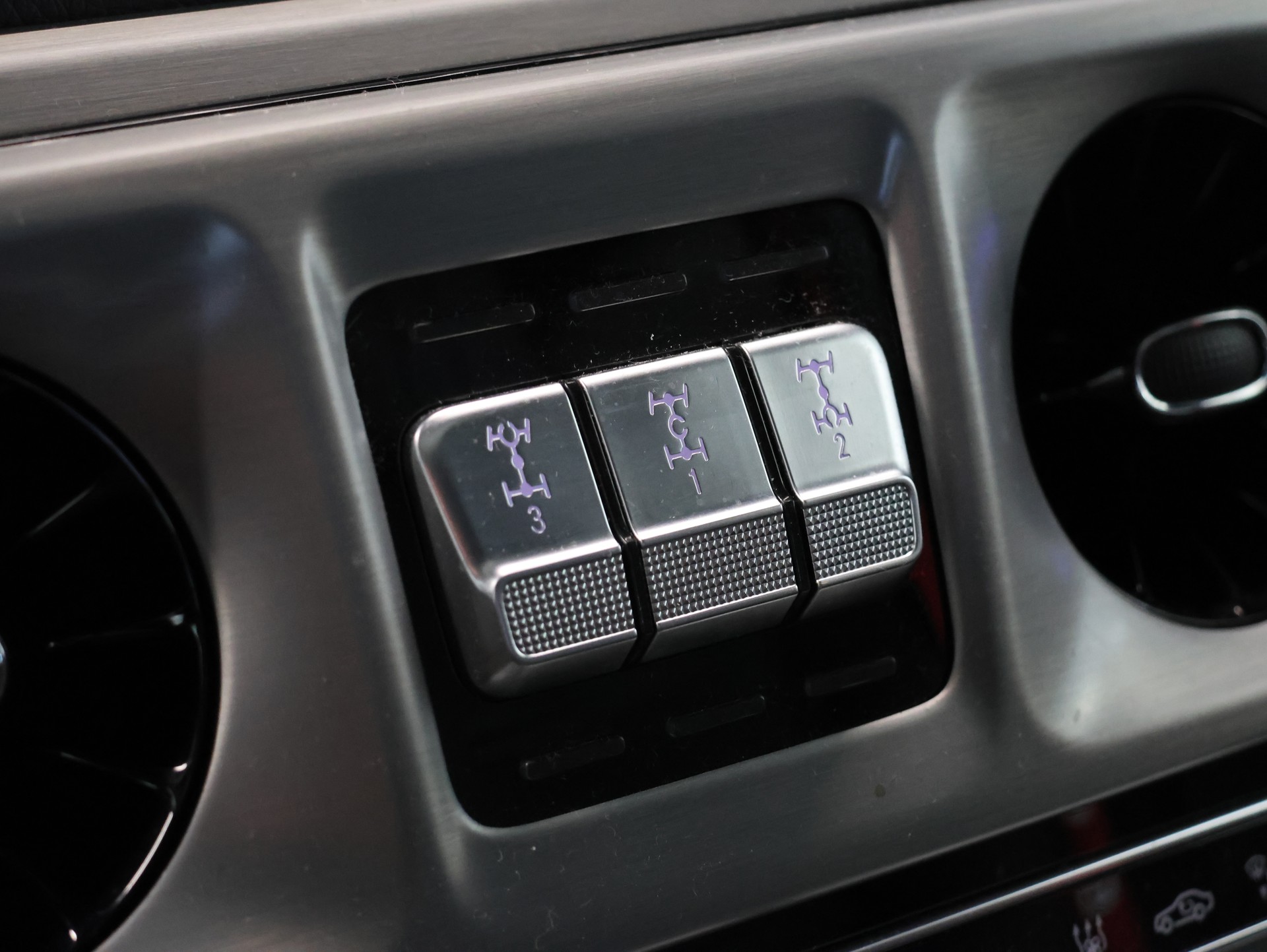MERCEDES-BENZ G 500 AMG Line 9G-Tronic-image-24