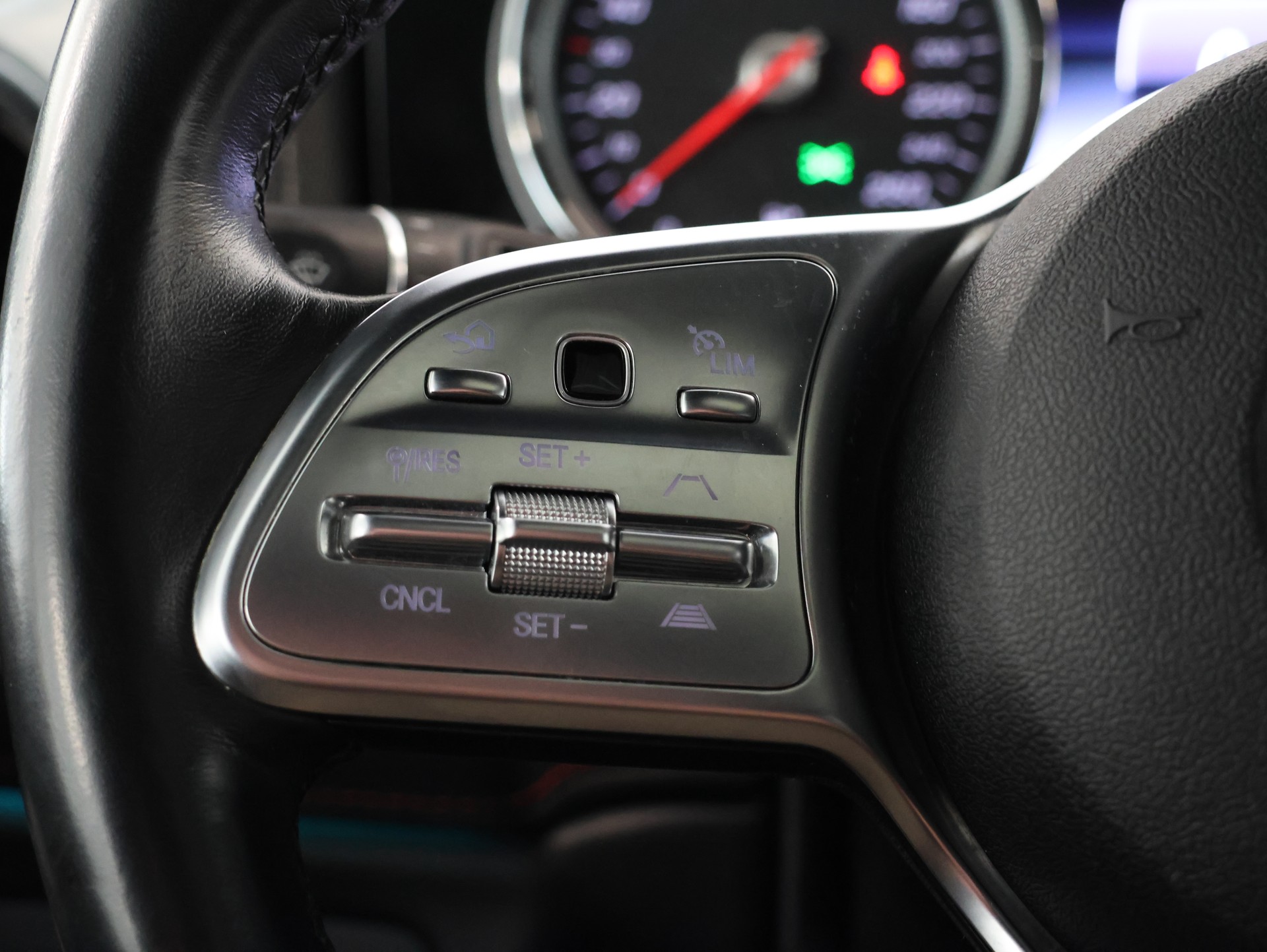 MERCEDES-BENZ G 500 AMG Line 9G-Tronic-image-19