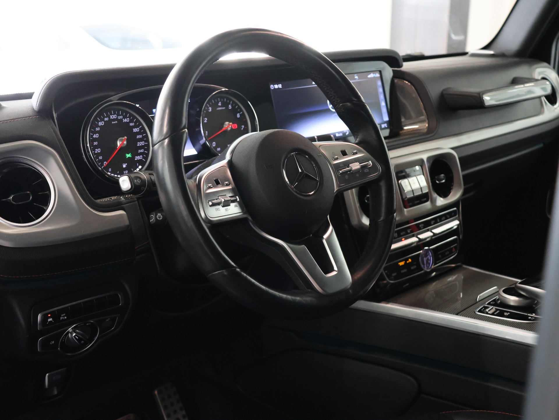 MERCEDES-BENZ G 500 AMG Line 9G-Tronic-image-17