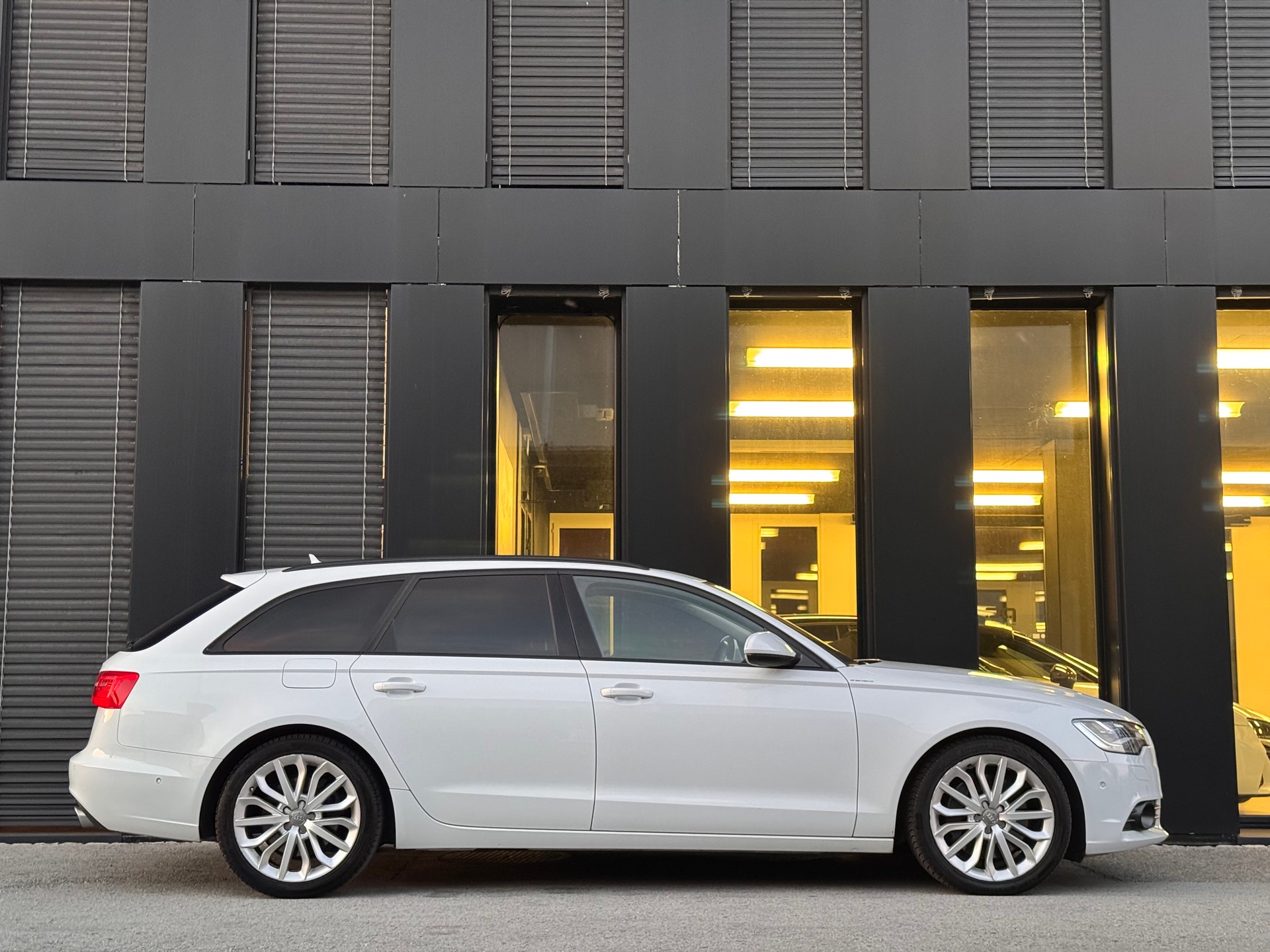 AUDI A6 Avant 3.0 BiTDI V6 quattro tiptronic-image-9