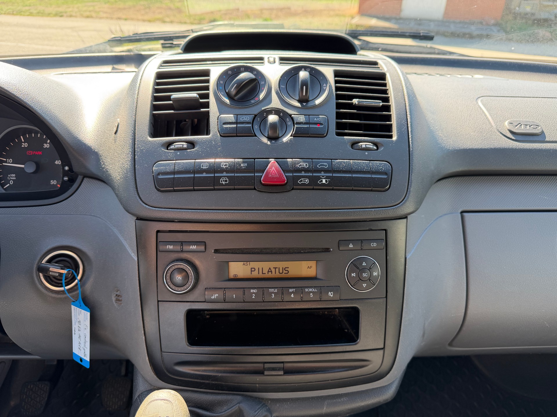 MERCEDES-BENZ Vito 115 CDI-image-13