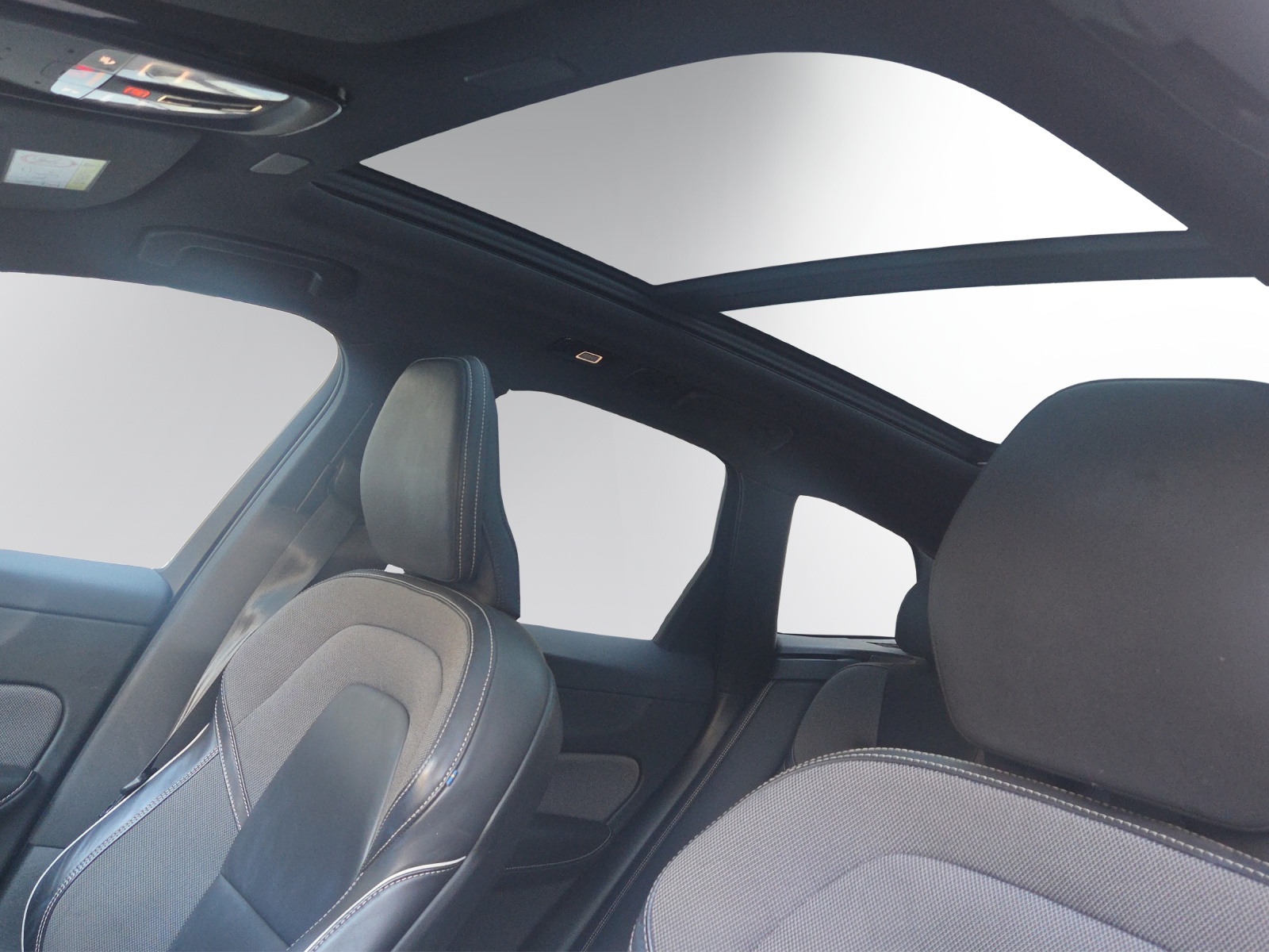 VOLVO XC60 T6 eAWD R-Design Geartronic-image-13