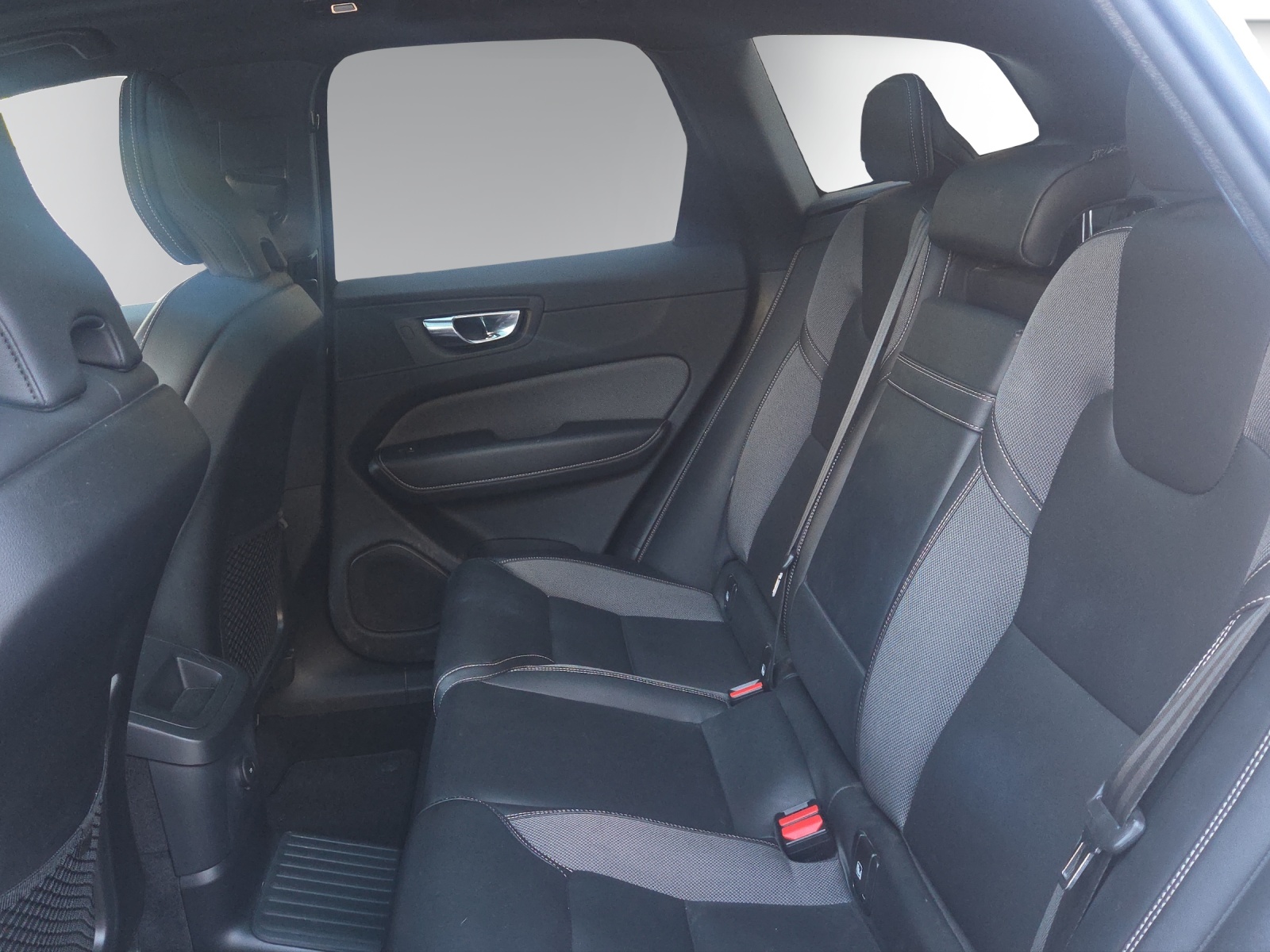 VOLVO XC60 T6 eAWD R-Design Geartronic-image-16