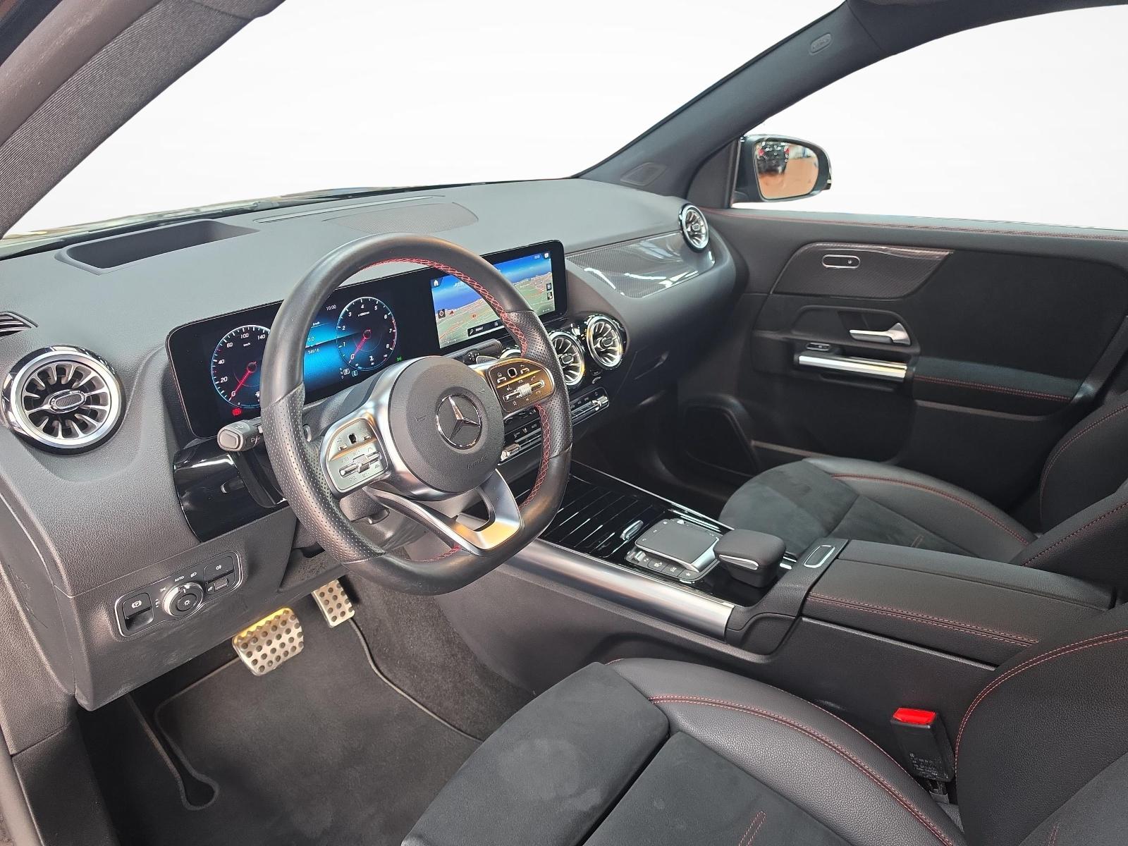 MERCEDES-BENZ GLA 200 4MATIC AMG Line-image-6