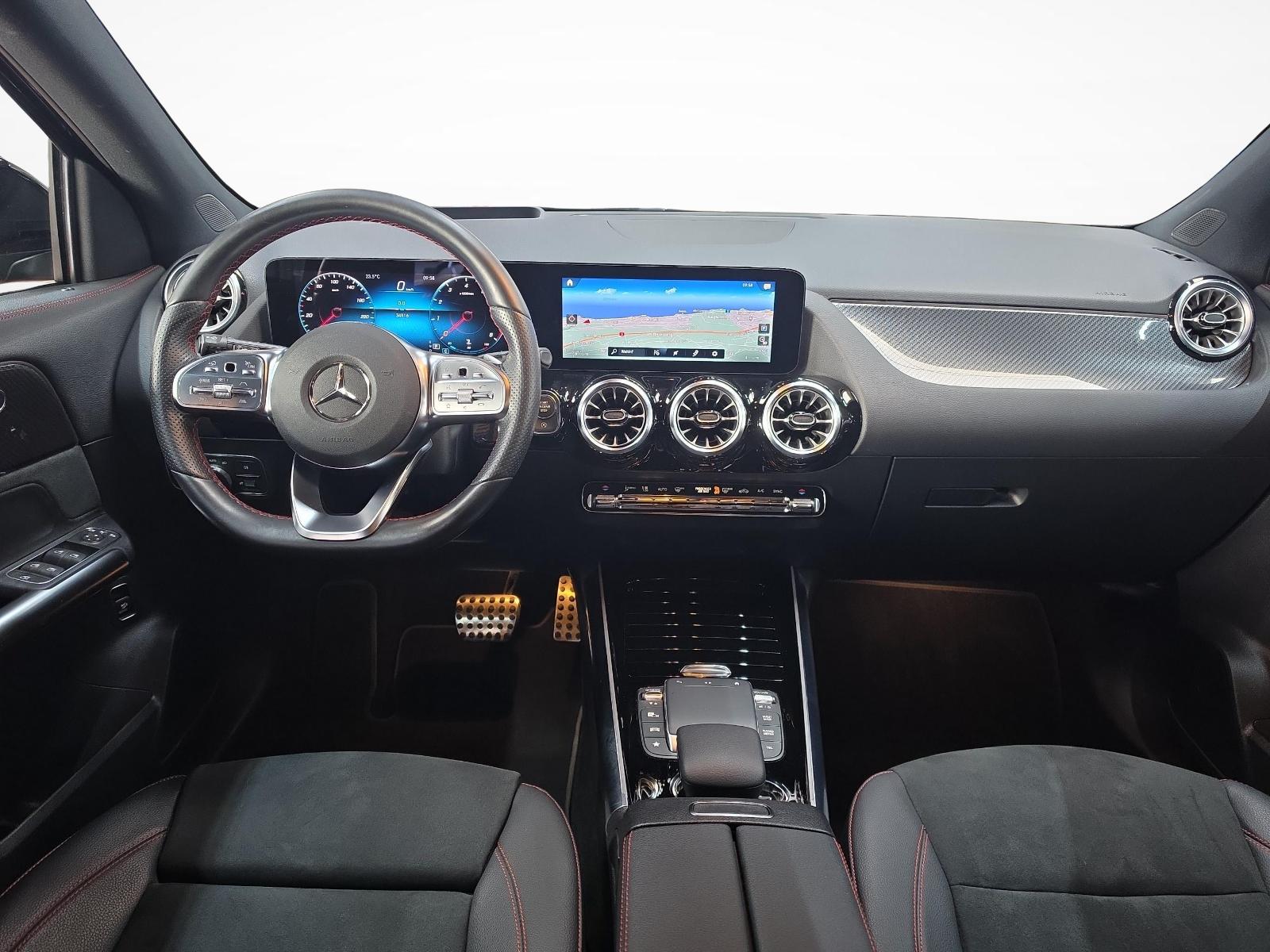 MERCEDES-BENZ GLA 200 4MATIC AMG Line-image-7