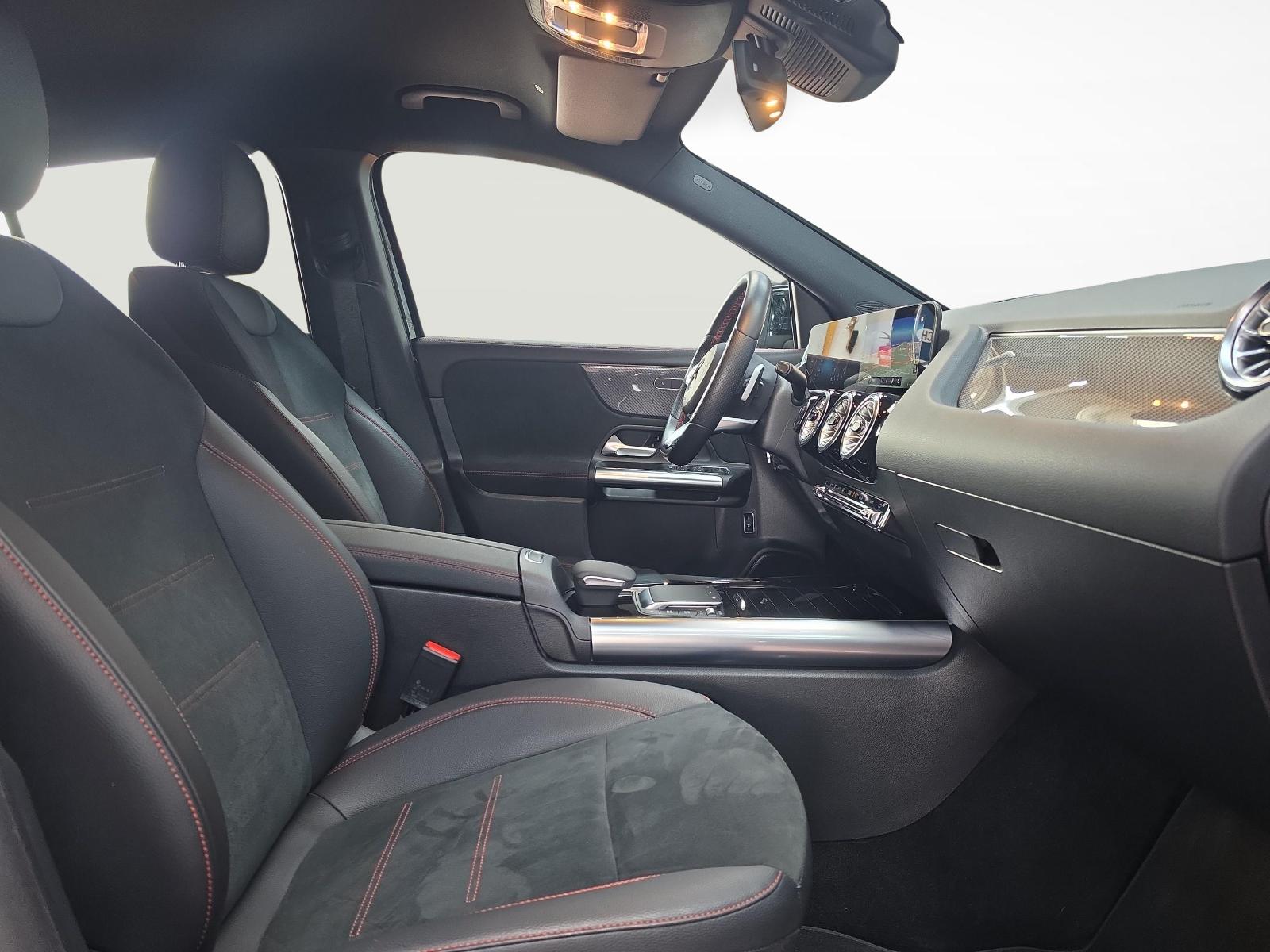 MERCEDES-BENZ GLA 200 4MATIC AMG Line-image-10