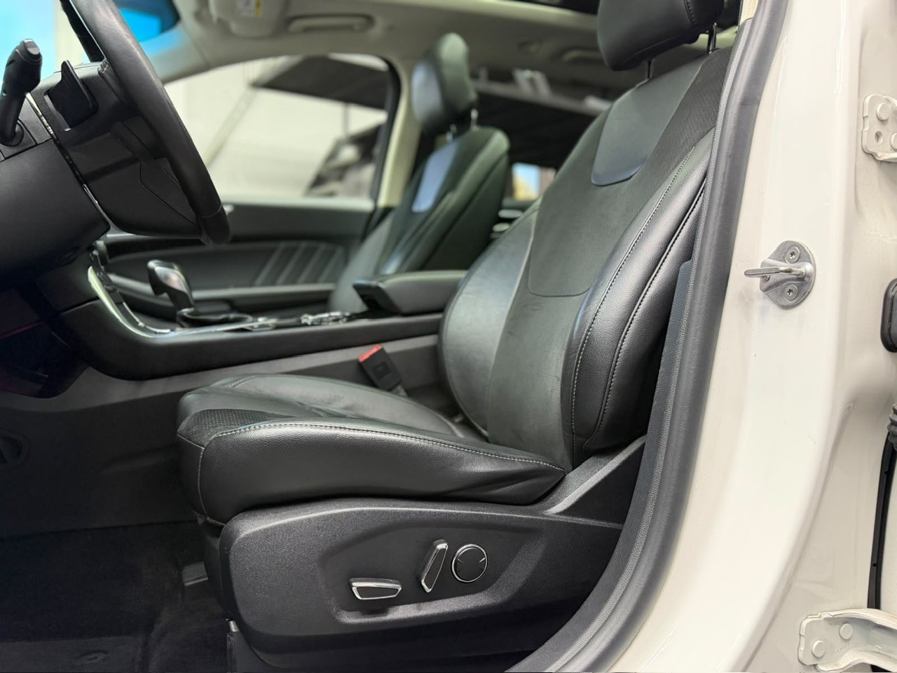 FORD Edge 2.0 TDCi Sport 4WD PowerShift | Panorama Dach | CH-Auto | Anhängerkupplung | Rückfahrkamera-image-14