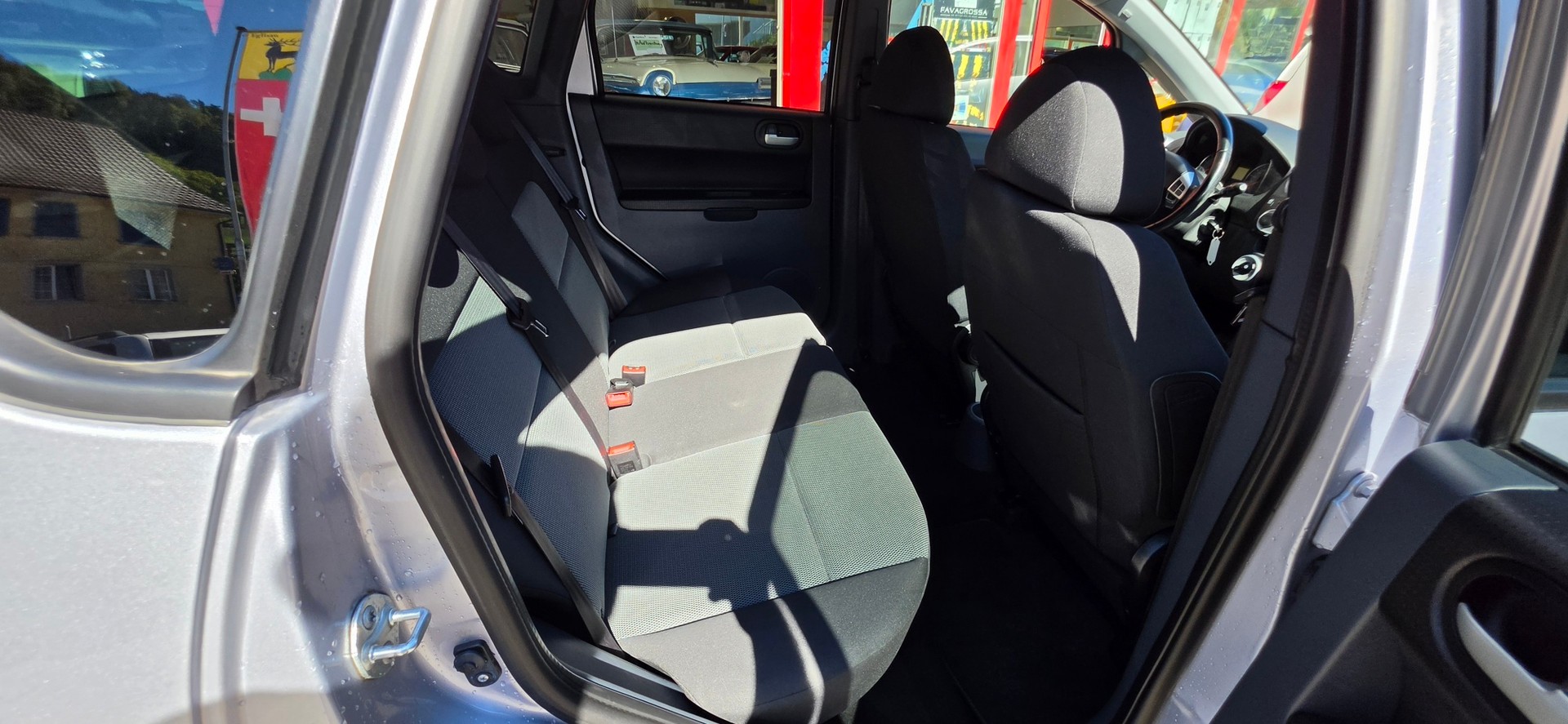 MITSUBISHI Colt 1.3 16V Jubilé (35) Allshift-image-12
