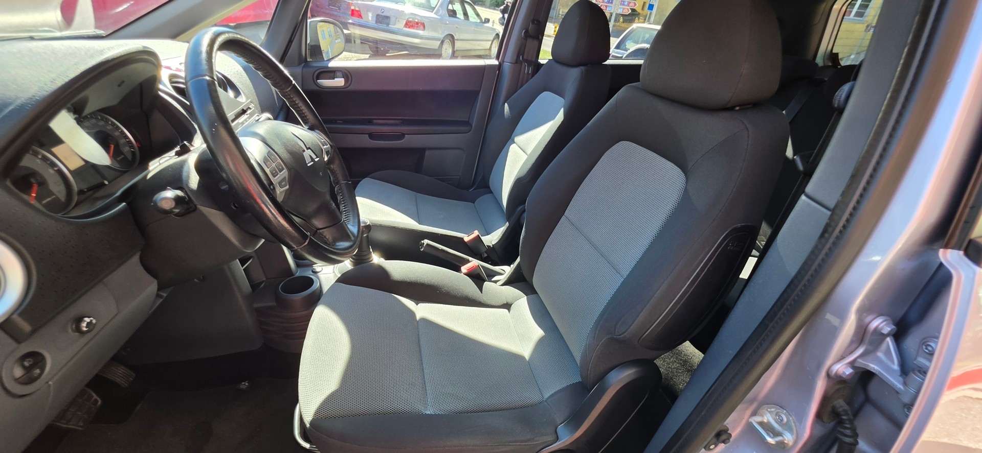 MITSUBISHI Colt 1.3 16V Jubilé (35) Allshift-image-17
