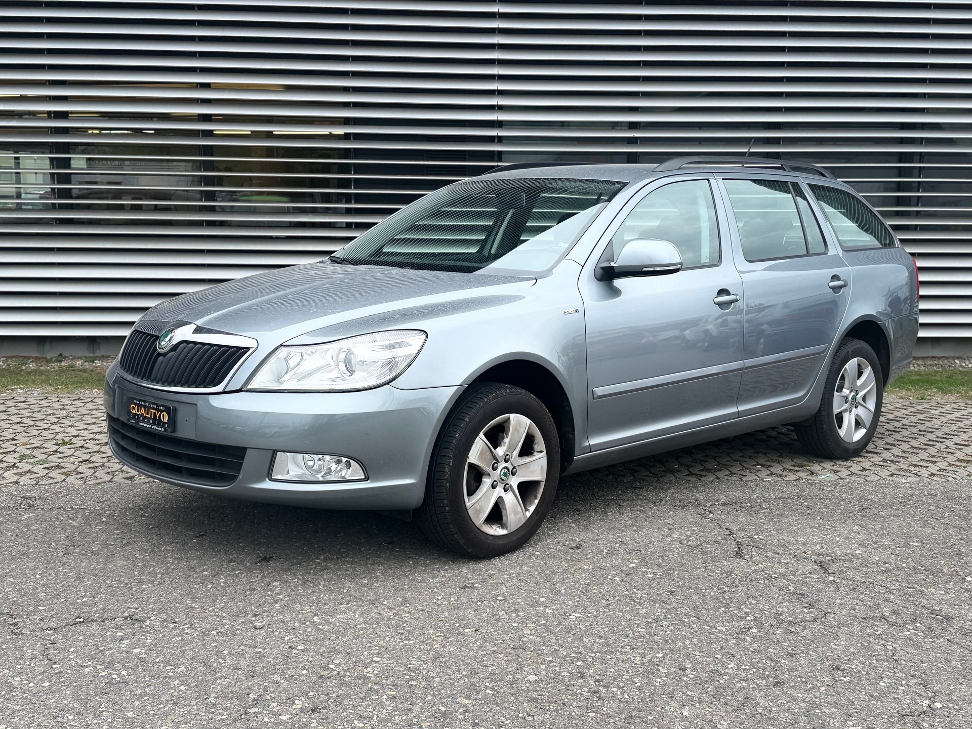 SKODA Octavia Combi 2.0 TDI TWENTY20 4x4-image-5