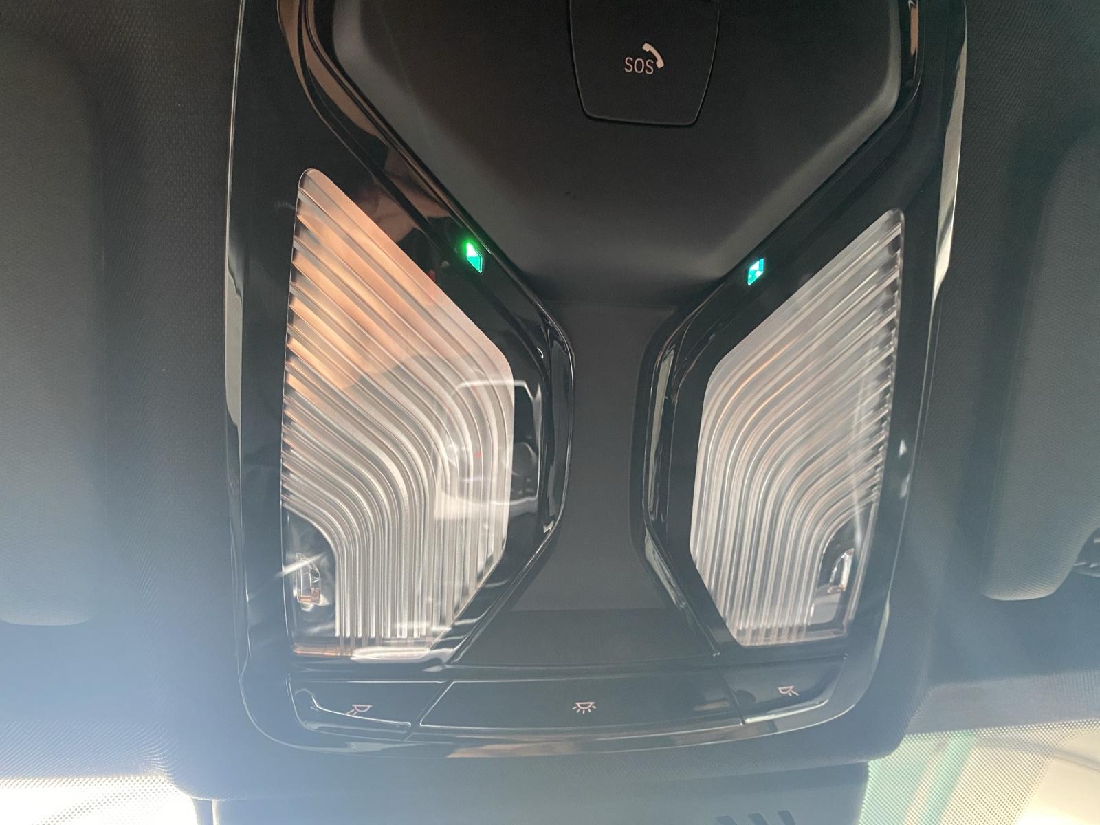 BMW 330e xDrive SAG Touring-image-15