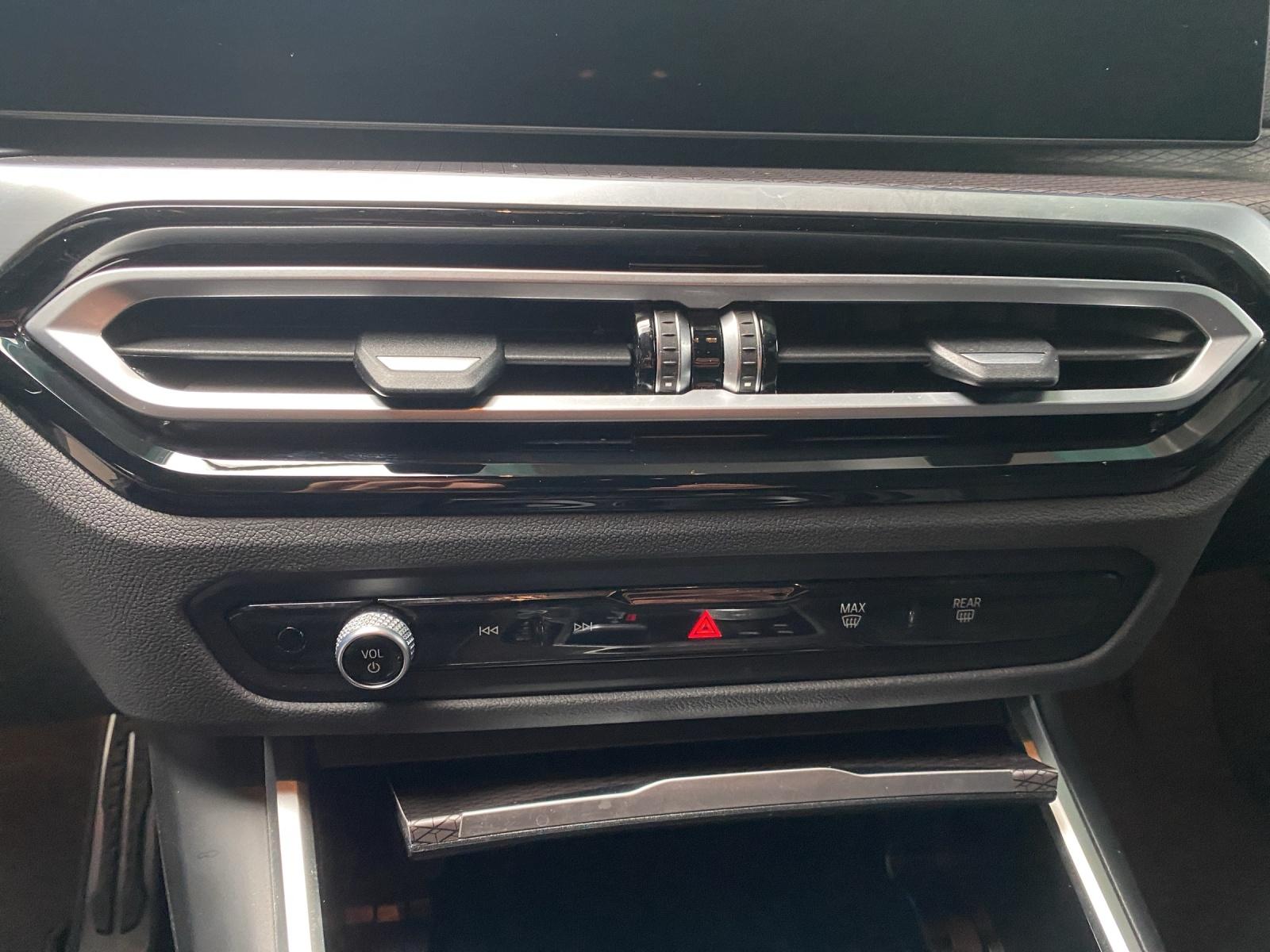 BMW 330e xDrive SAG Touring-image-13