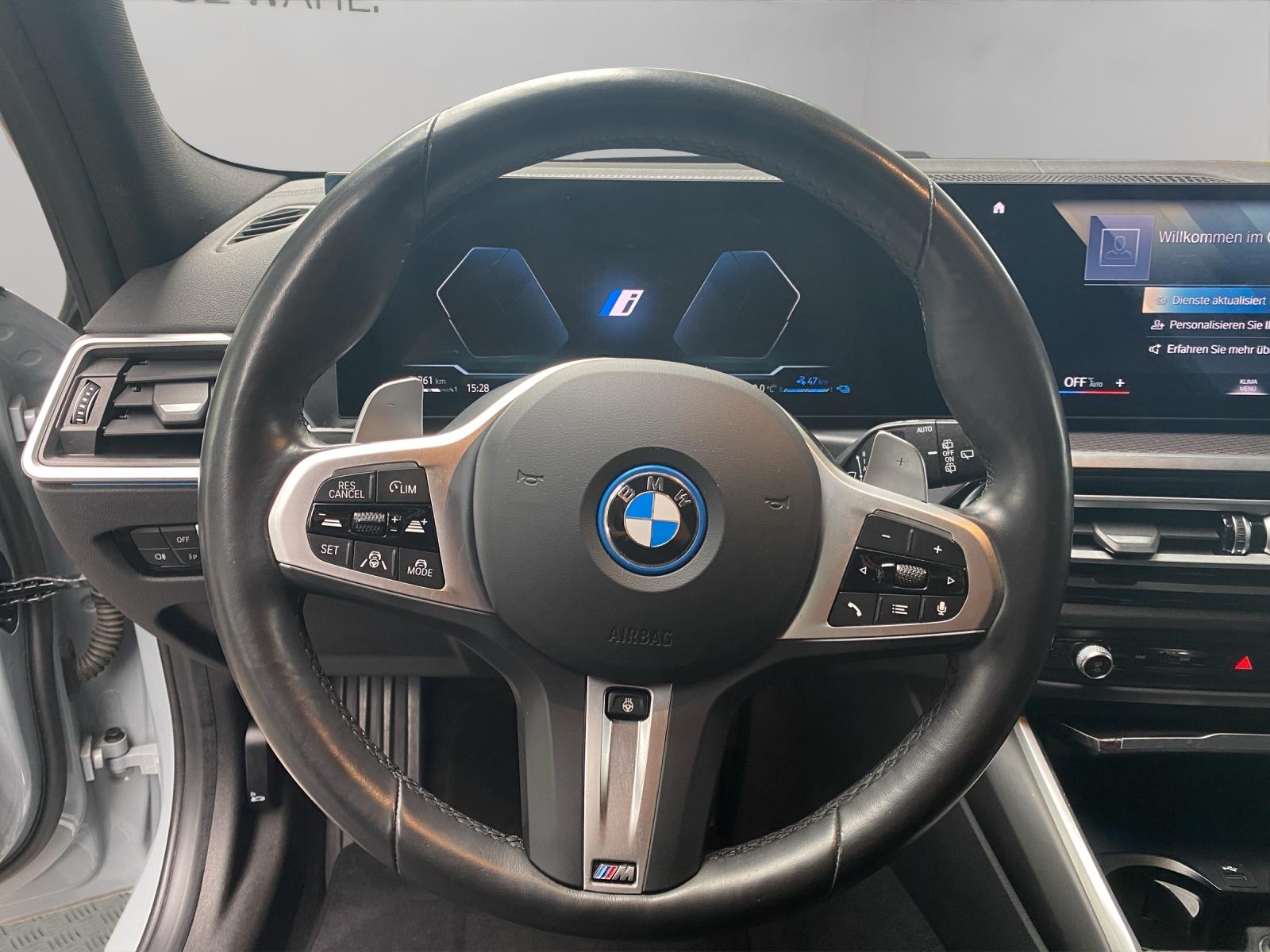 BMW 330e xDrive SAG Touring-image-8