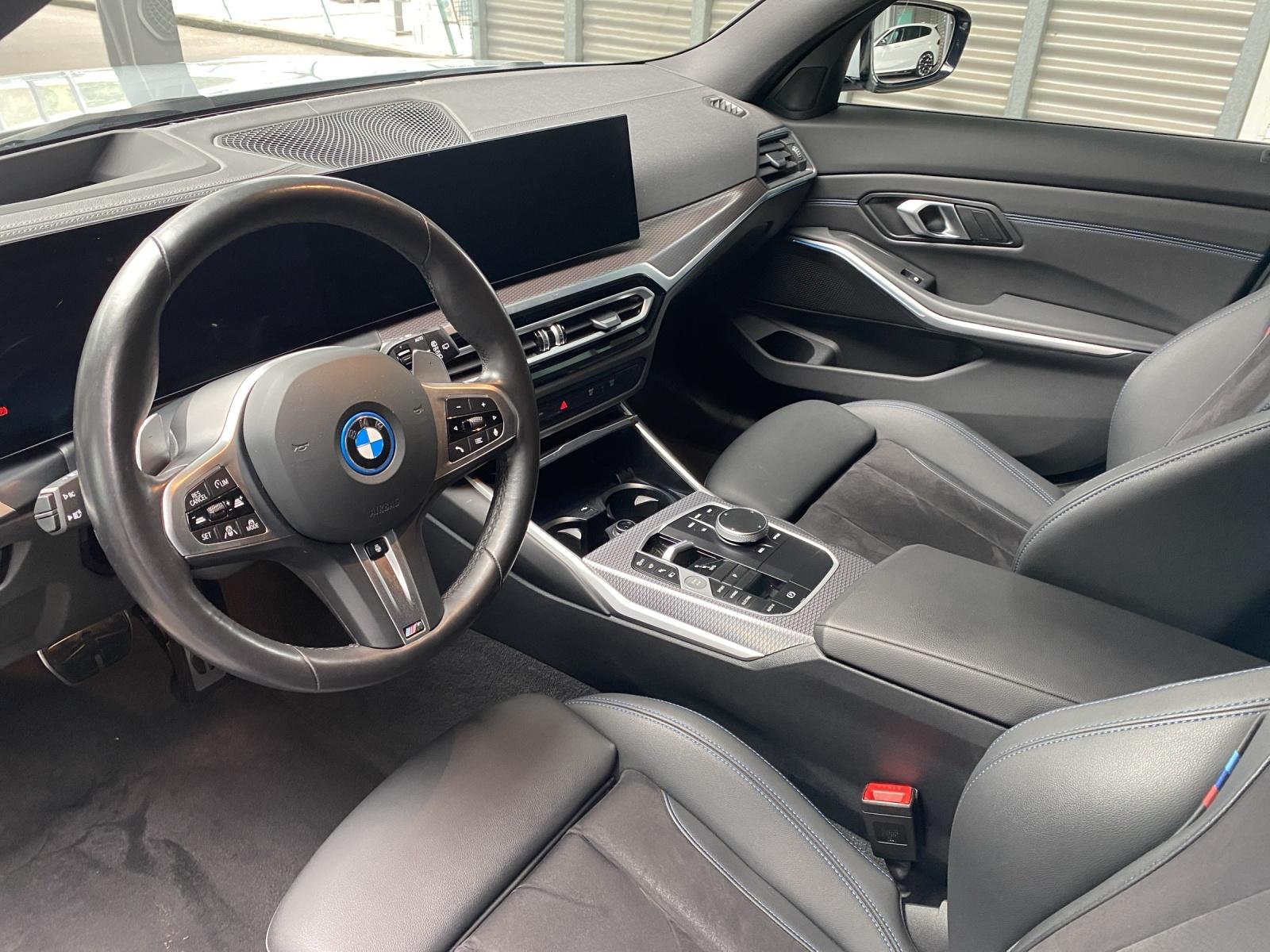 BMW 330e xDrive SAG Touring-image-5
