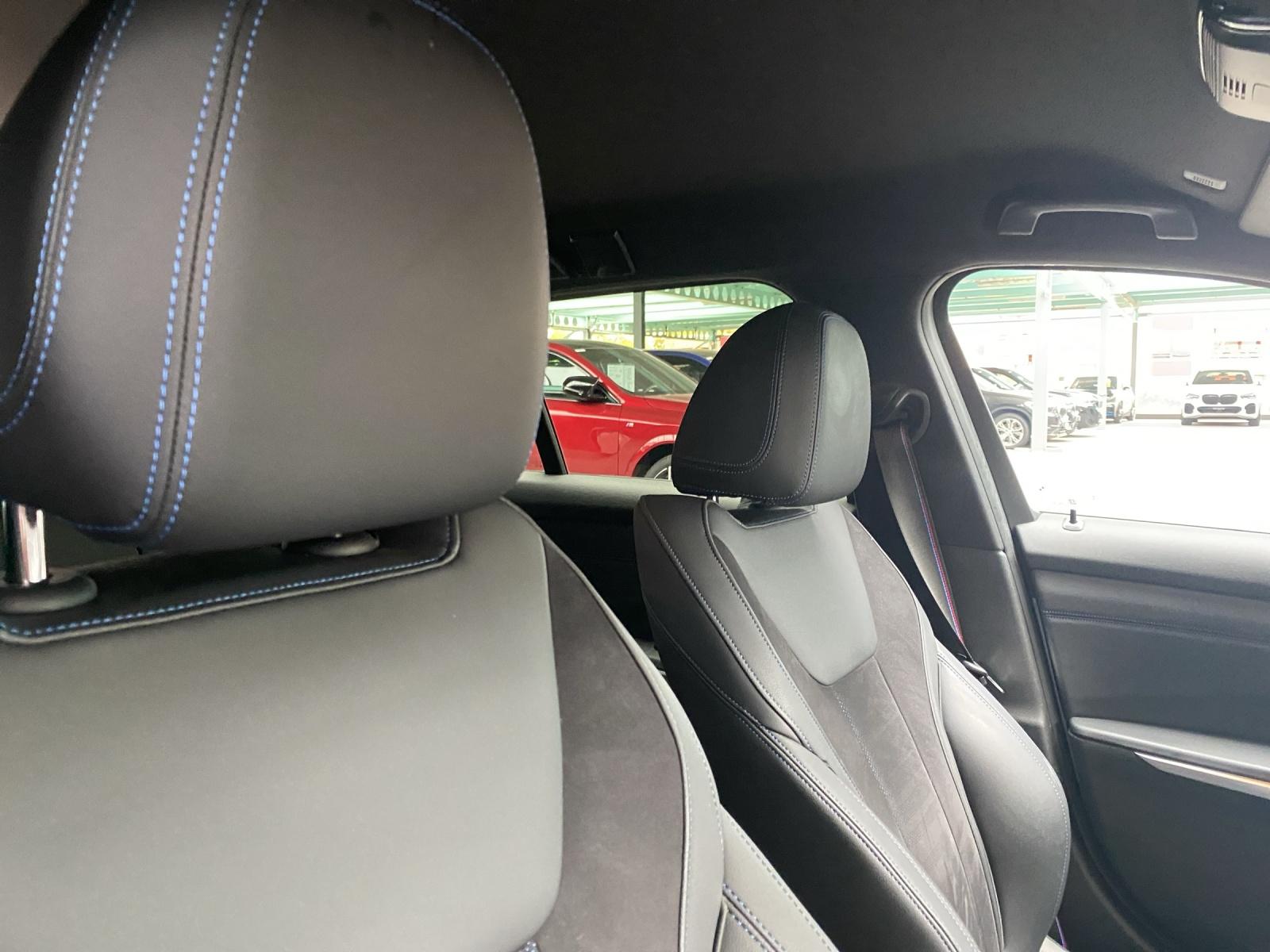 BMW 330e xDrive SAG Touring-image-17