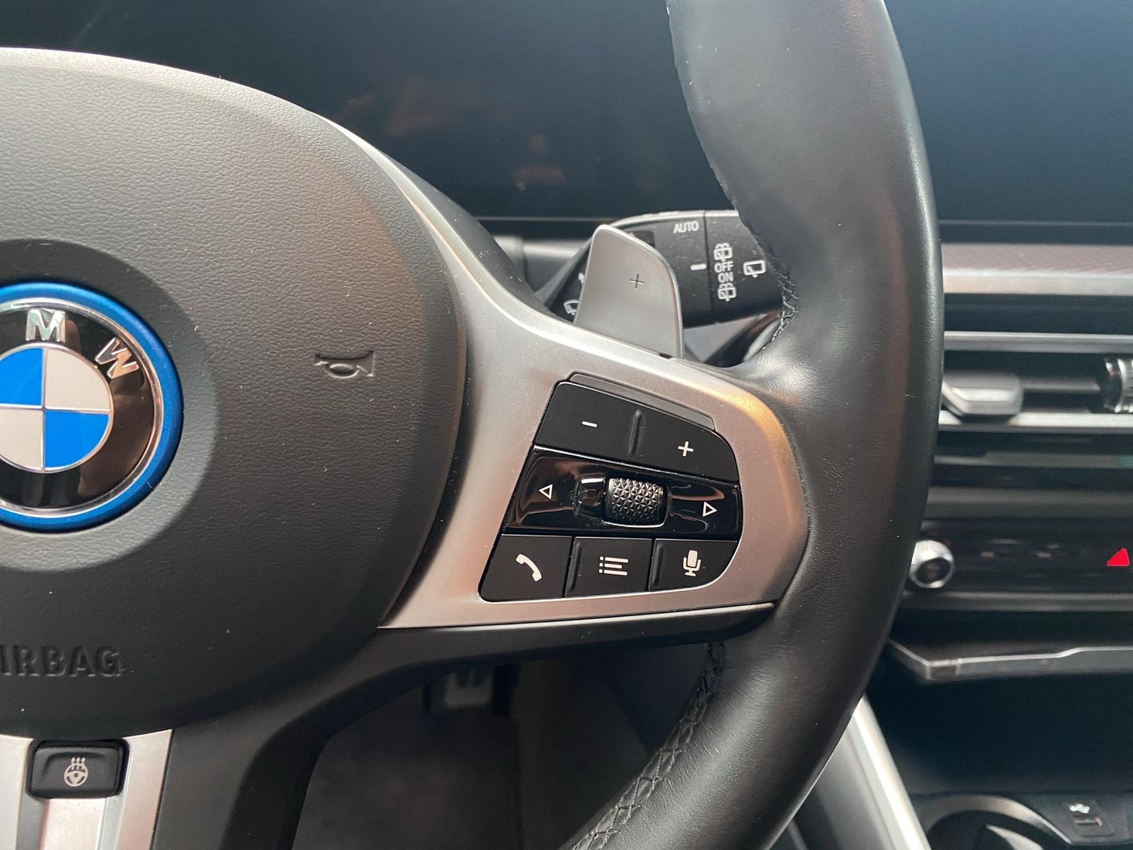 BMW 330e xDrive SAG Touring-image-7