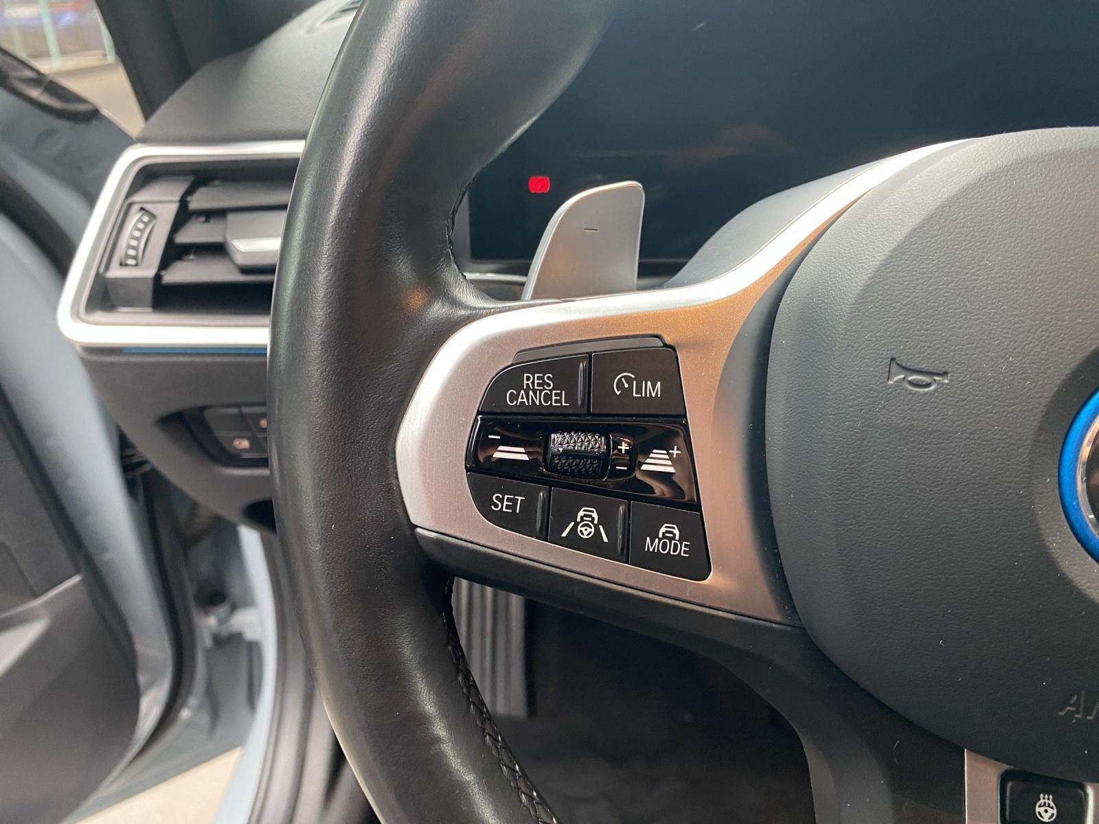 BMW 330e xDrive SAG Touring-image-6