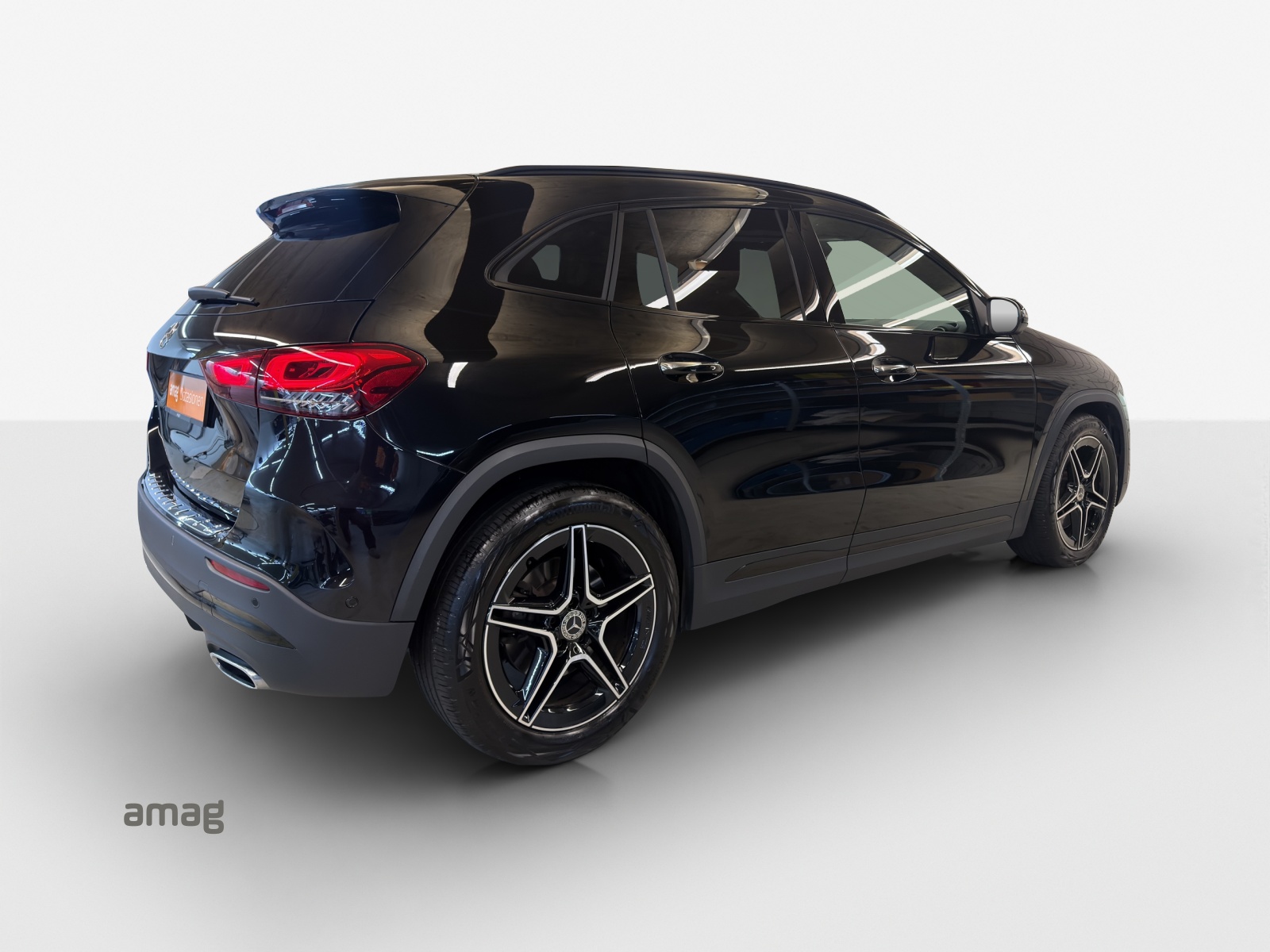 MERCEDES-BENZ GLA 250 4Matic AMG Line 8G-DCT-image-4