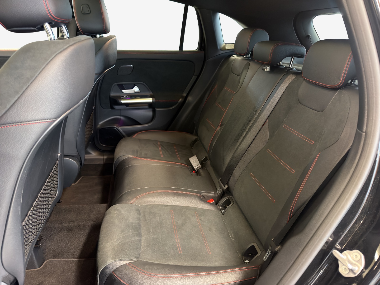 MERCEDES-BENZ GLA 250 4Matic AMG Line 8G-DCT-image-11