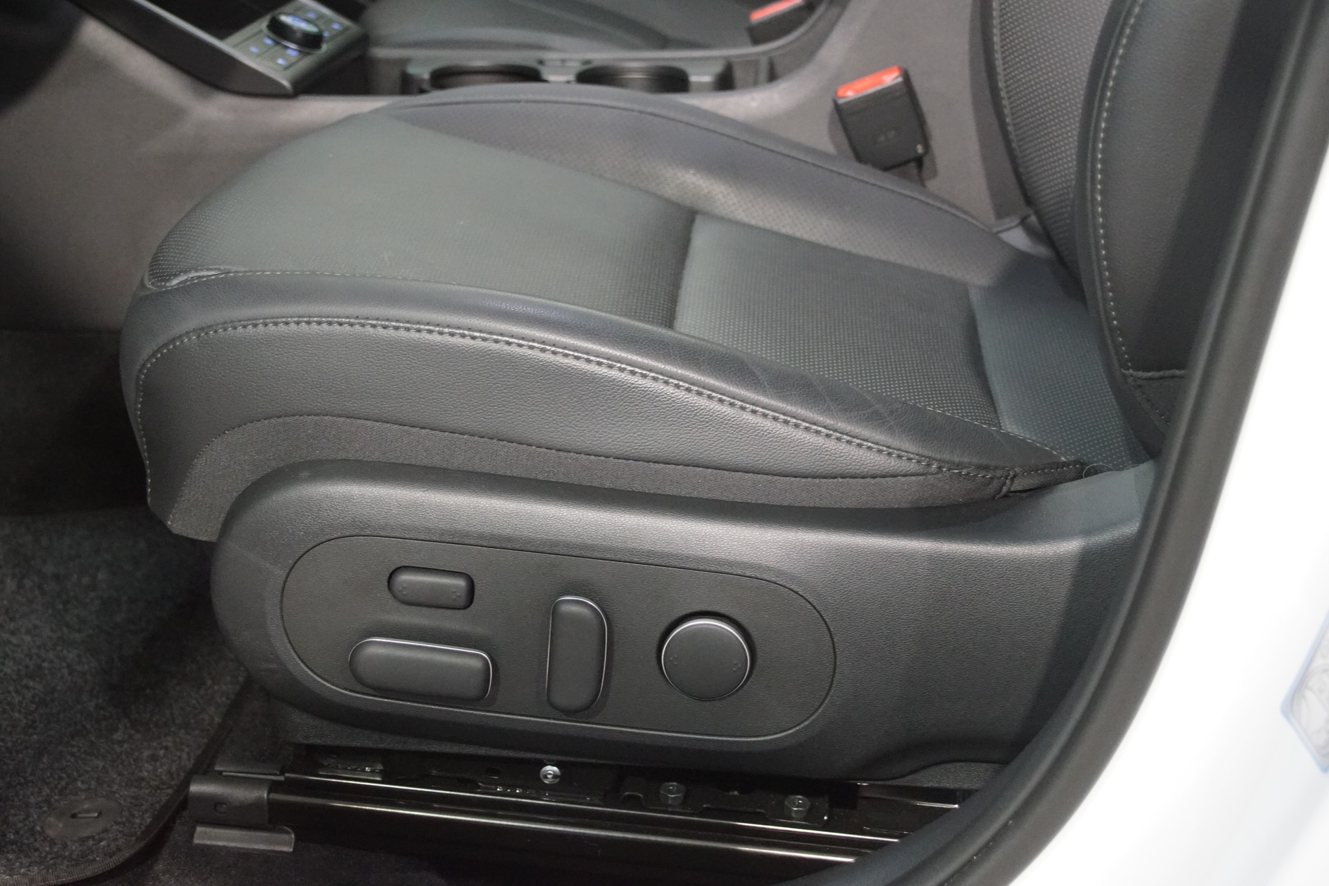 HYUNDAI Kona 1.6 T-GDi Vertex 4WD DCT **swiss** TwoTone-image-17