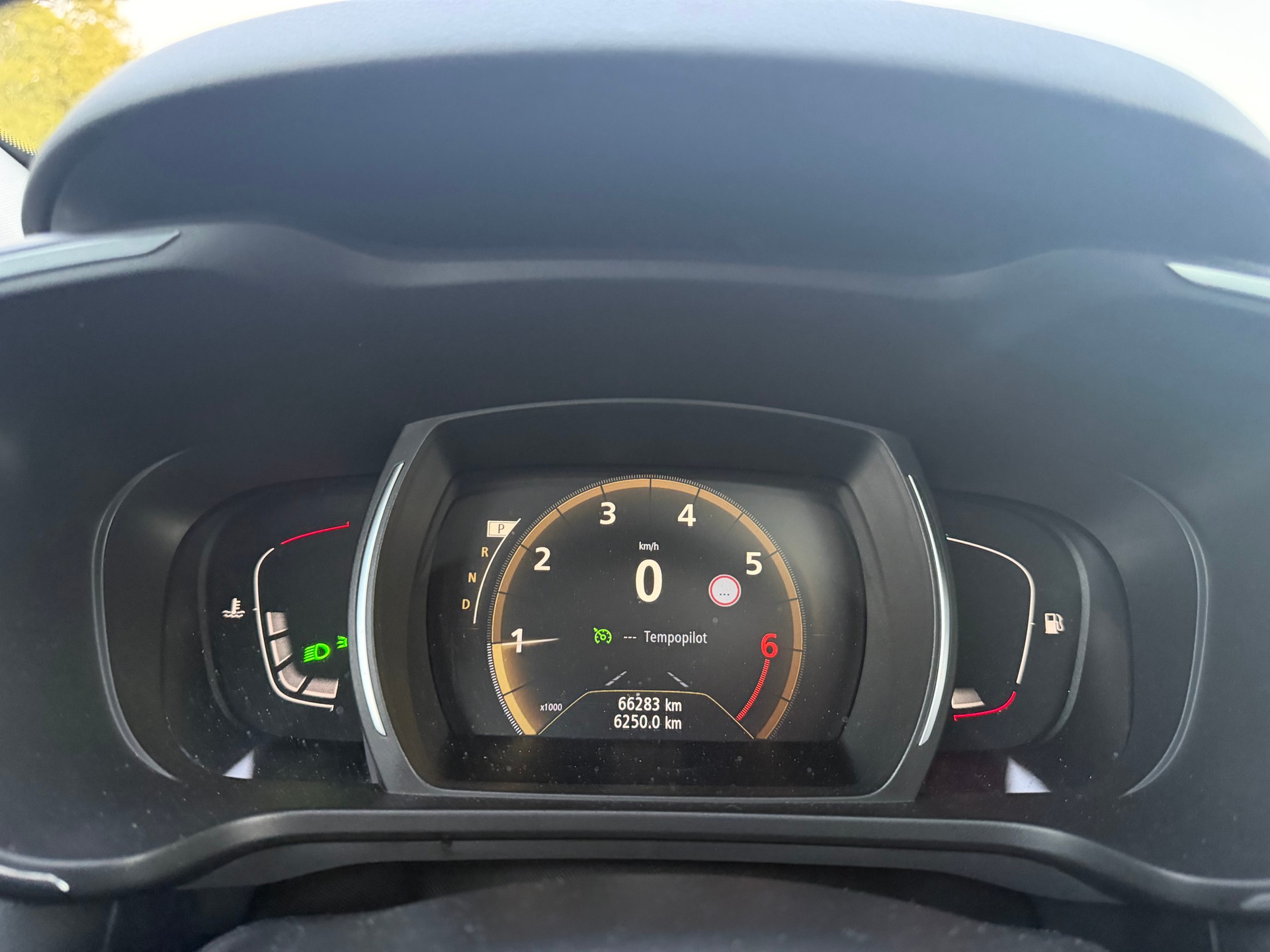 RENAULT Kadjar 1.2 16V Turbo Zen EDC Swiss Edition-image-13