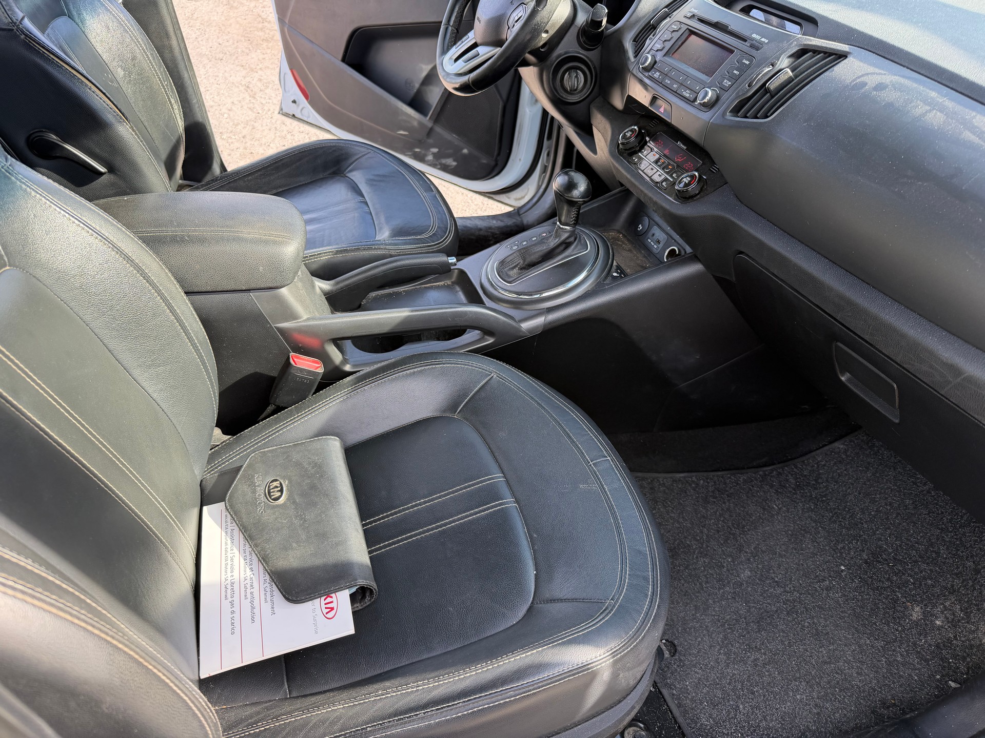 KIA Sportage 2.0 Style 4WD Automatic-image-8