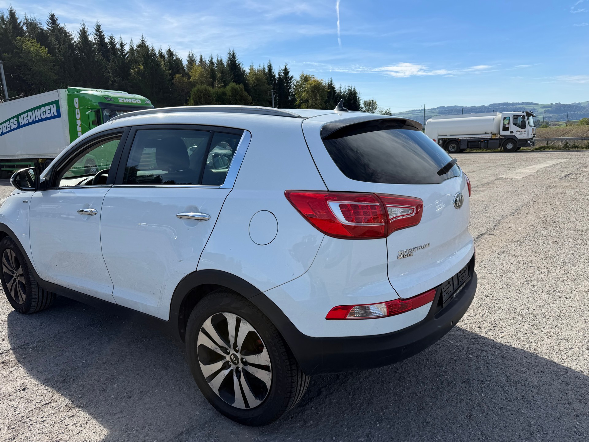 KIA Sportage 2.0 Style 4WD Automatic-image-4