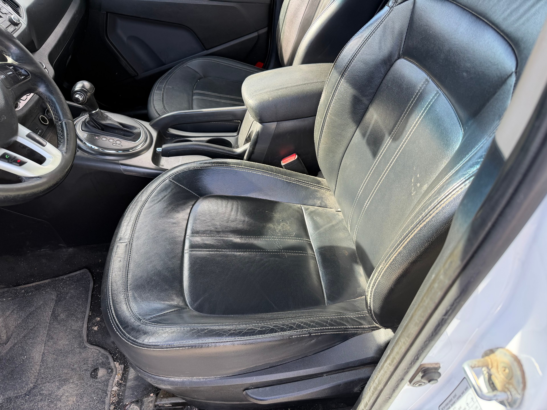 KIA Sportage 2.0 Style 4WD Automatic-image-10