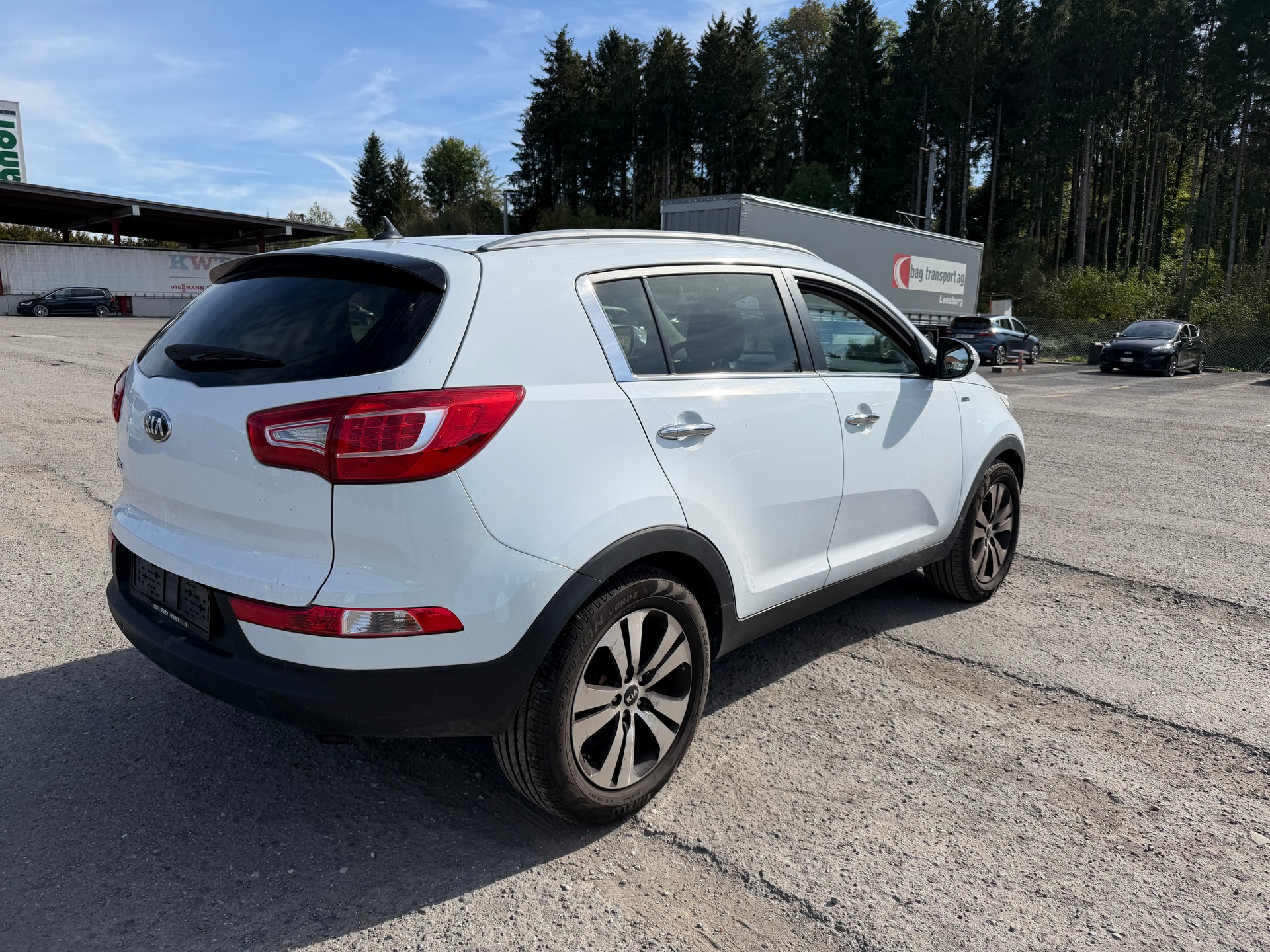 KIA Sportage 2.0 Style 4WD Automatic-image-3