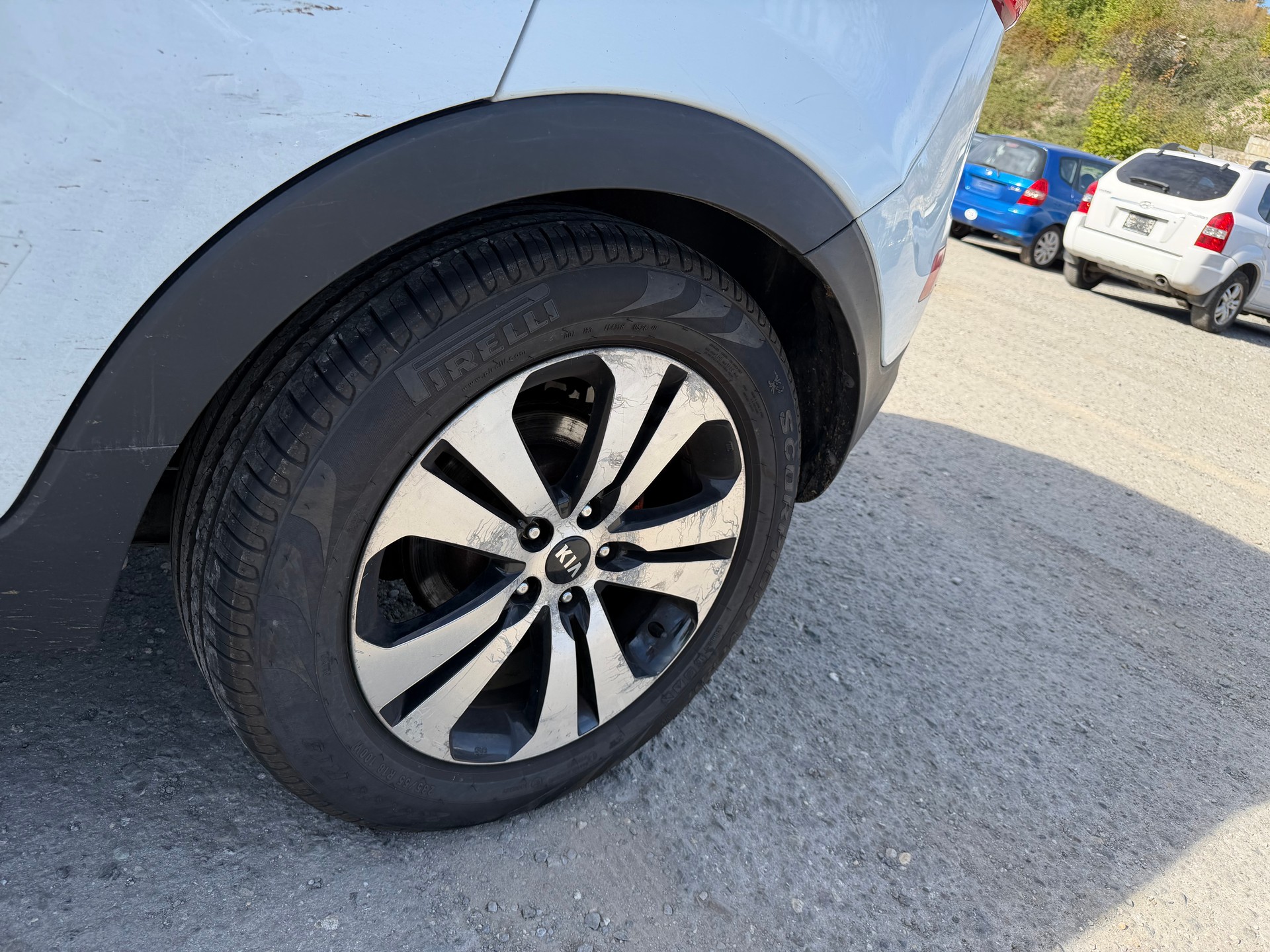 KIA Sportage 2.0 Style 4WD Automatic-image-13