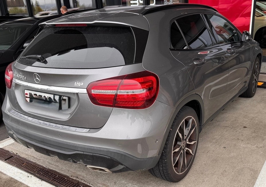 MERCEDES-BENZ GLA 200 d AMG Line-image-2
