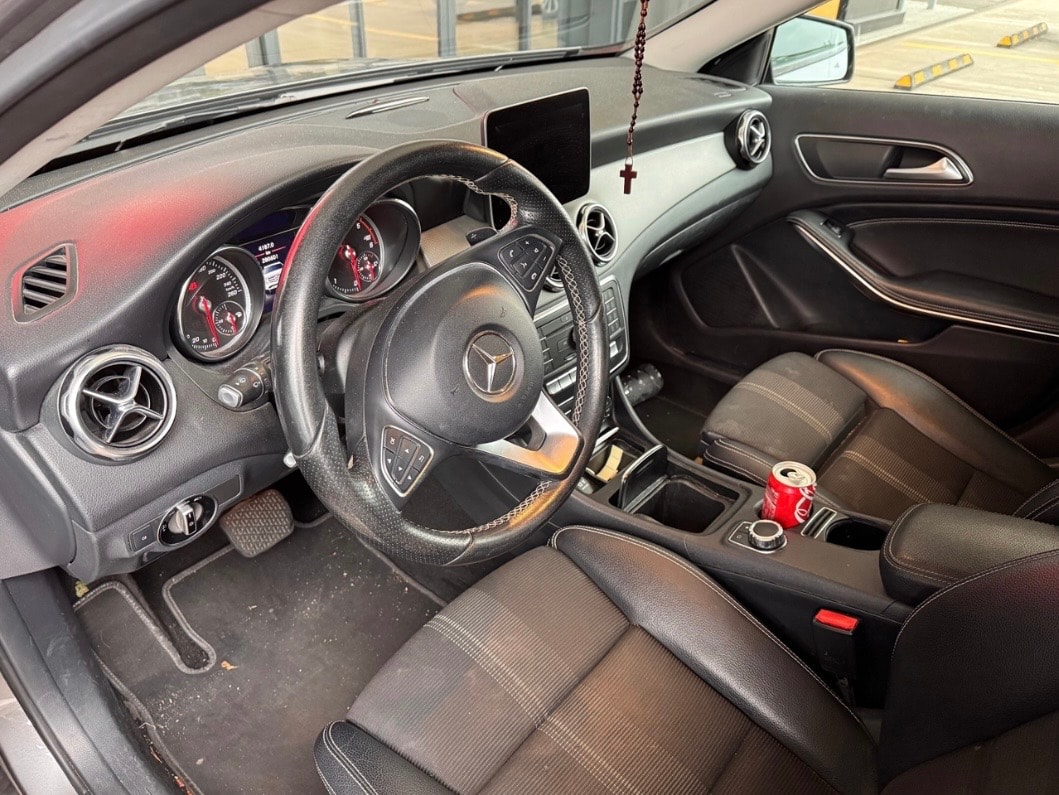 MERCEDES-BENZ GLA 200 d AMG Line-image-3