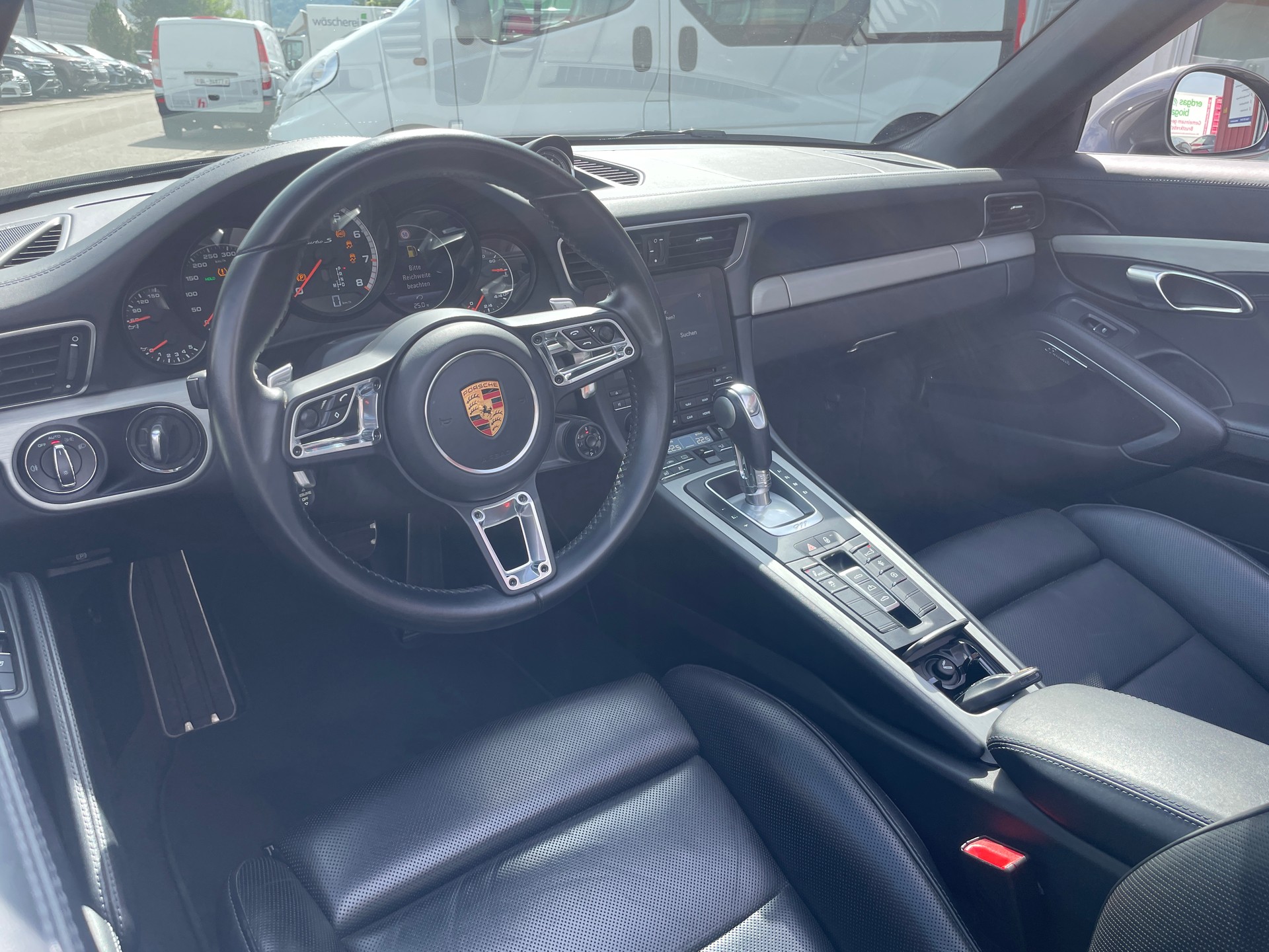 PORSCHE 911 Turbo S Cabrio PDK-image-10