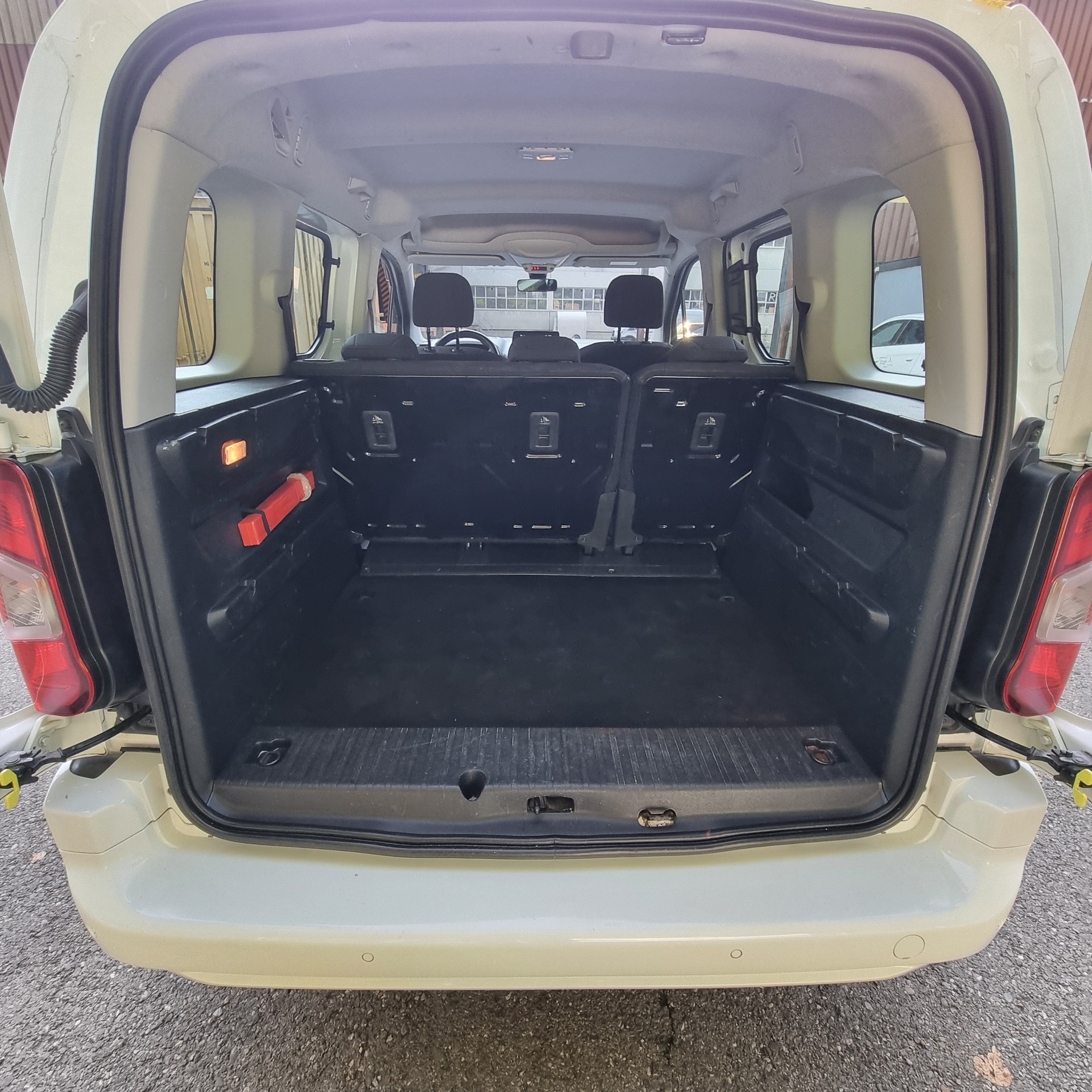 OPEL Combo Life 1.2 Essentia-image-8