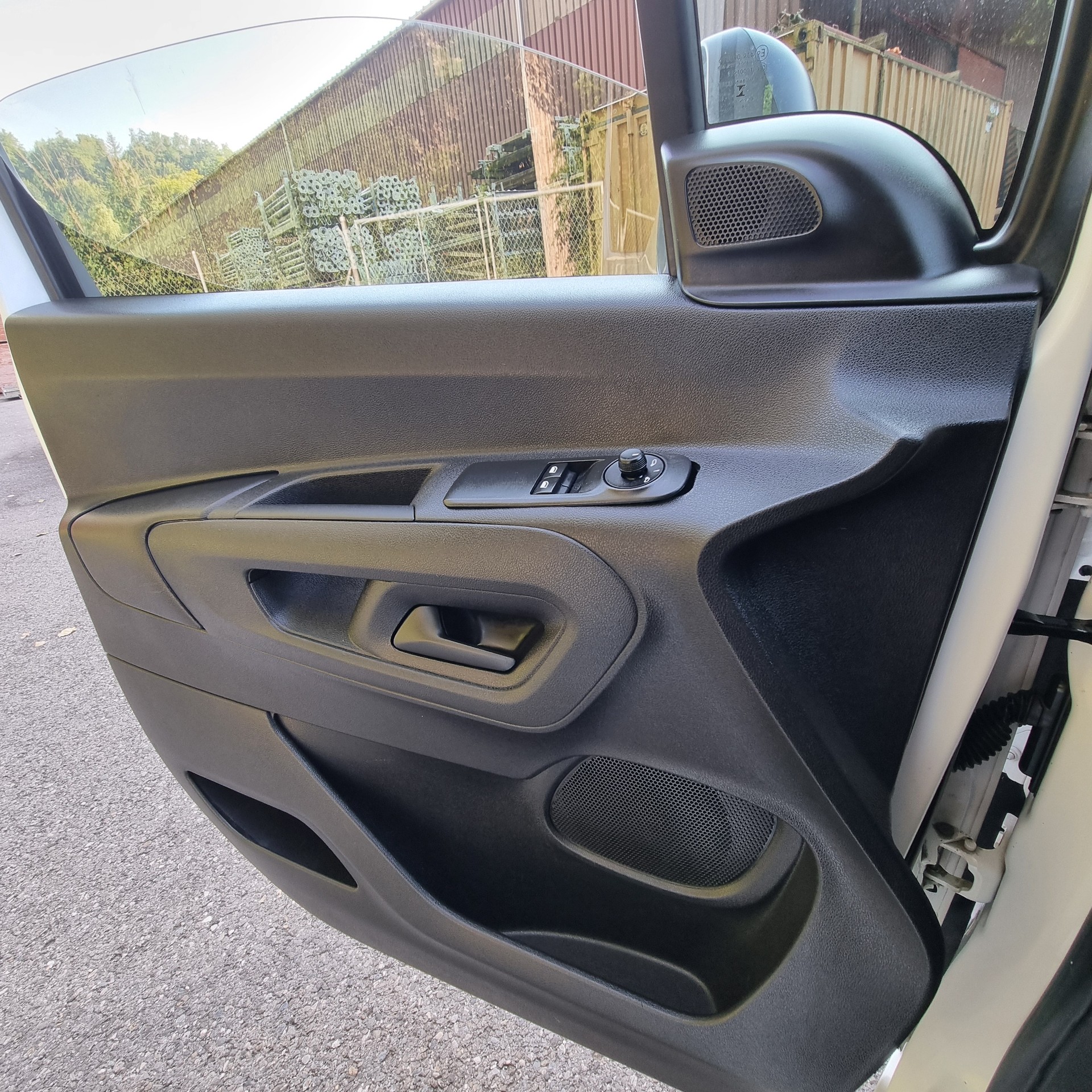 OPEL Combo Life 1.2 Essentia-image-11