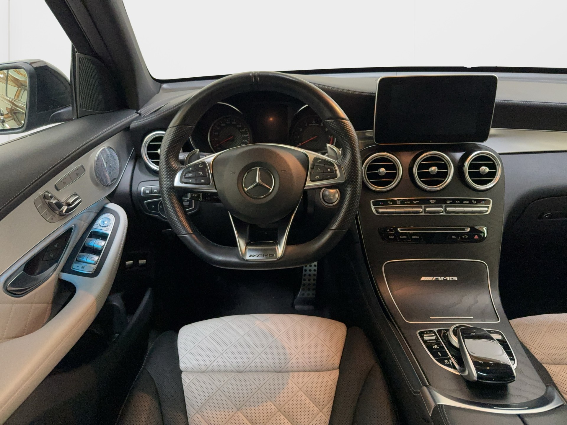 MERCEDES-BENZ GLC 63 S AMG 4Matic+ 9G-Tronic-image-16