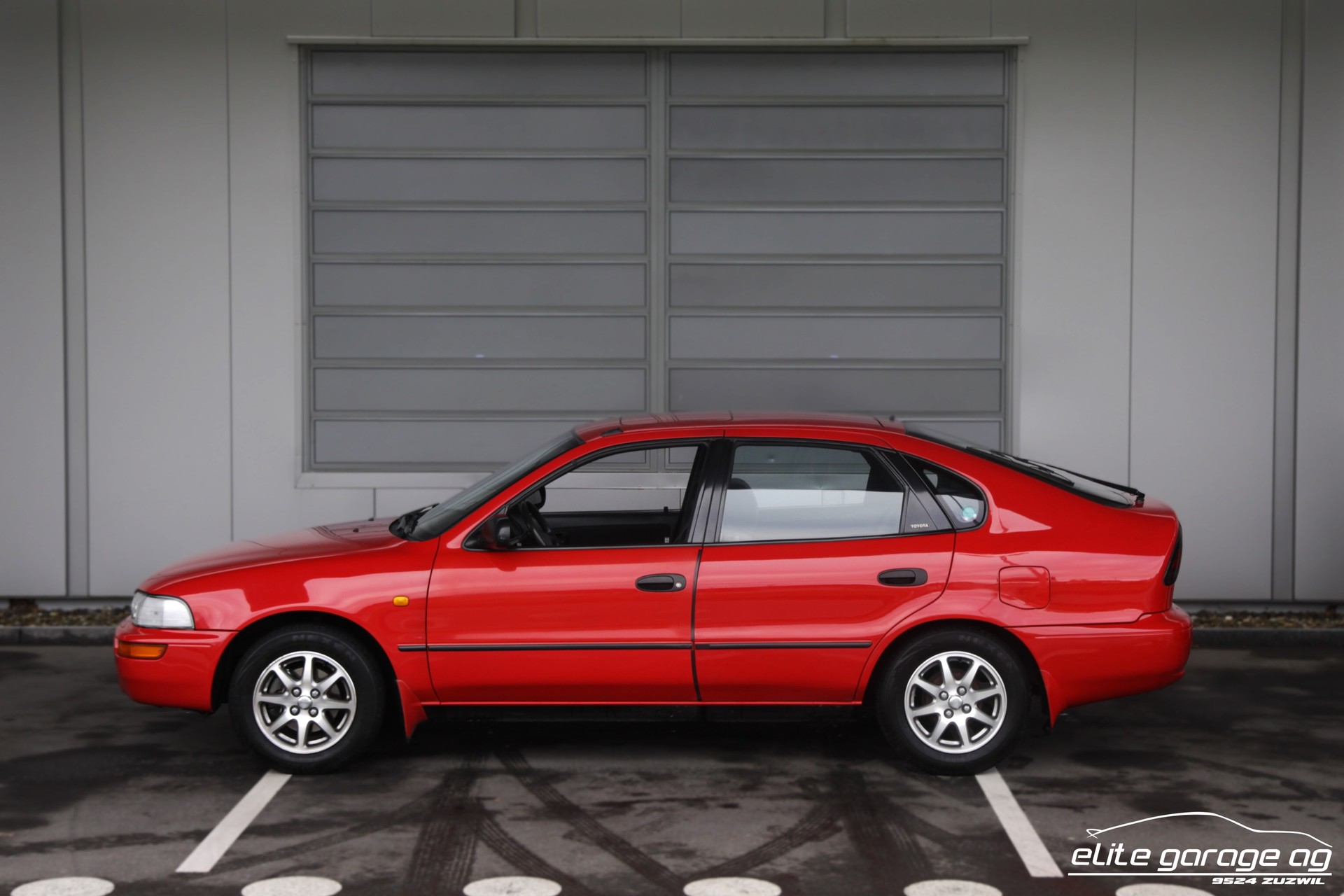 TOYOTA Corolla 1.6 GLi Liftback-image-1