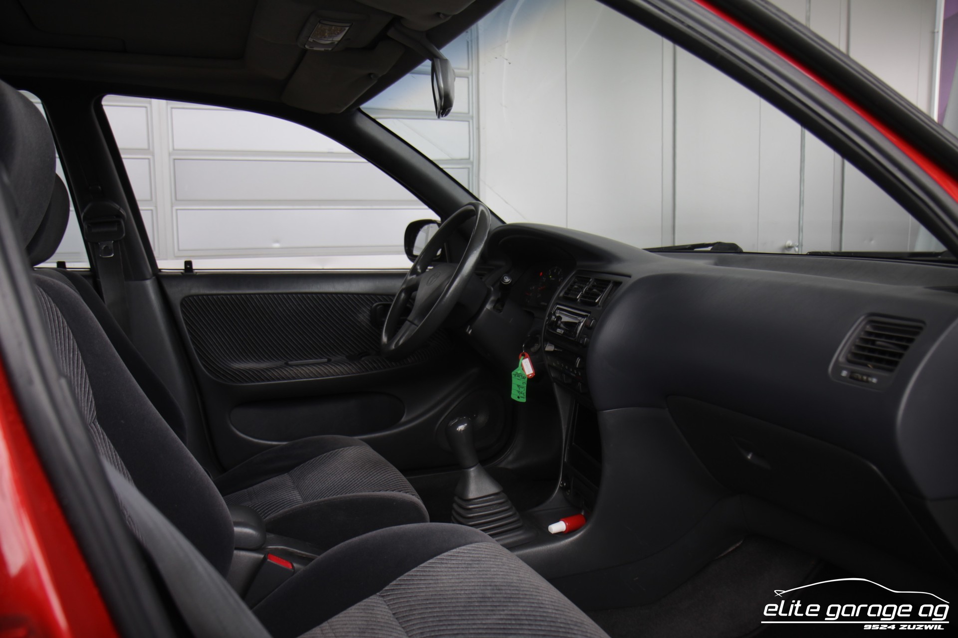 TOYOTA Corolla 1.6 GLi Liftback-image-11
