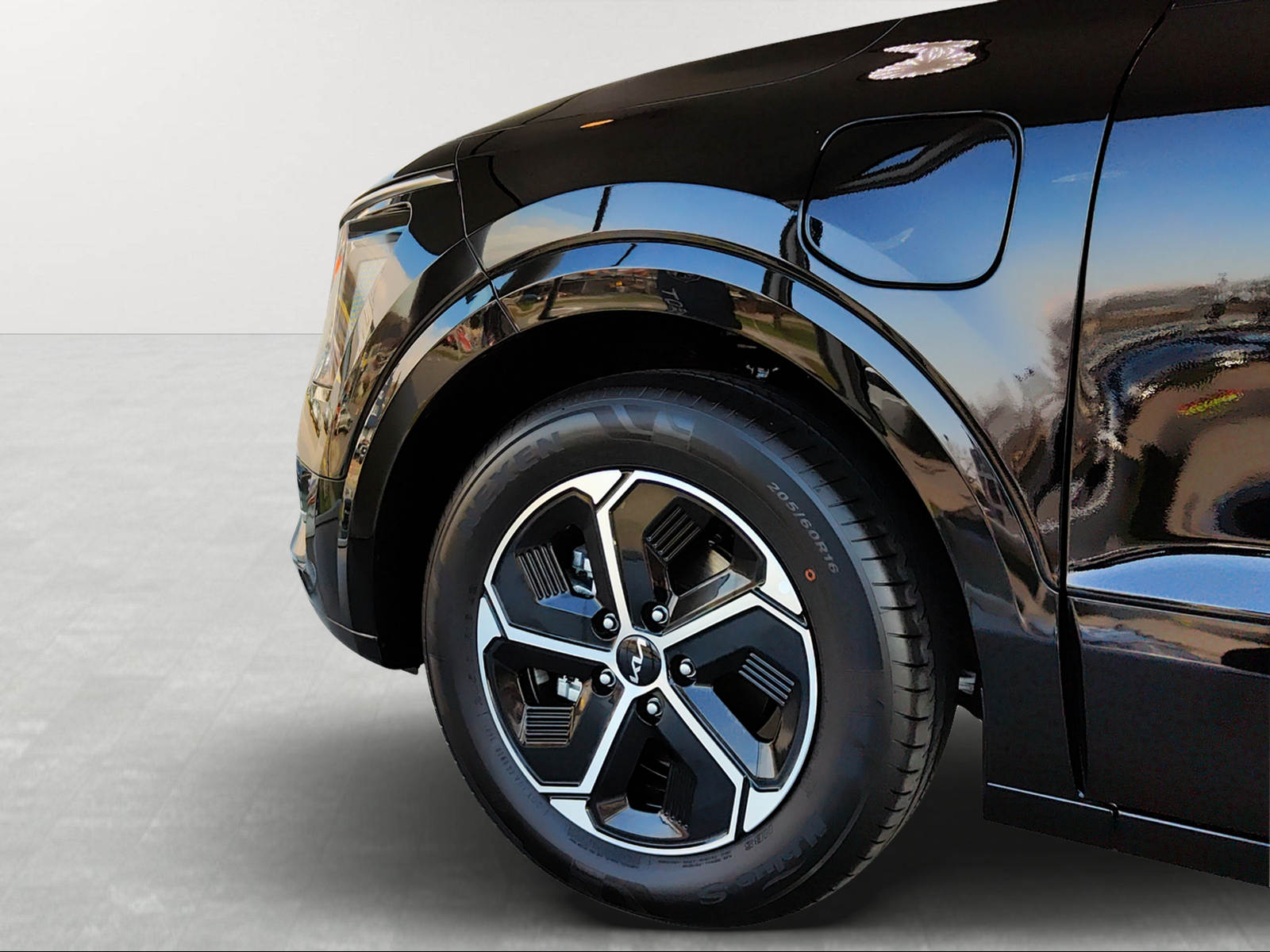 KIA Niro 1.6GDi Plug-in Hybrid Style DCT-image-1