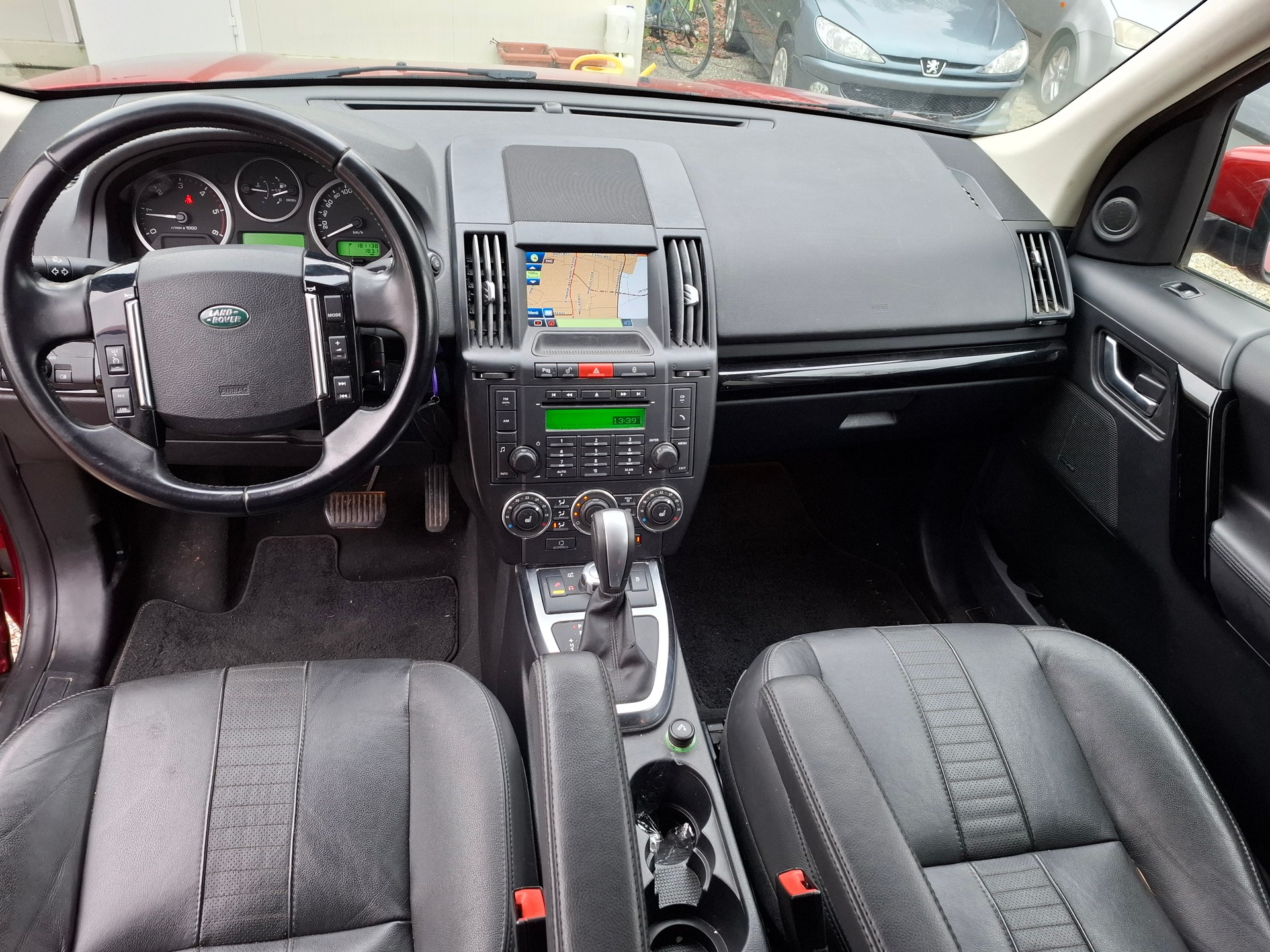LAND ROVER Freelander 2.2 SD4 S Automatic-image-8