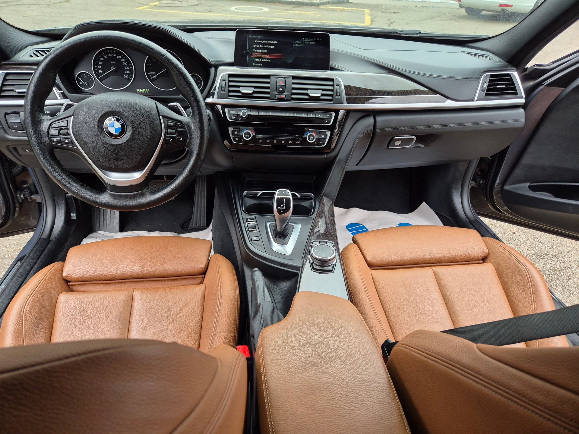 BMW 330i xDrive Touring Luxury Line Steptronic-image-4