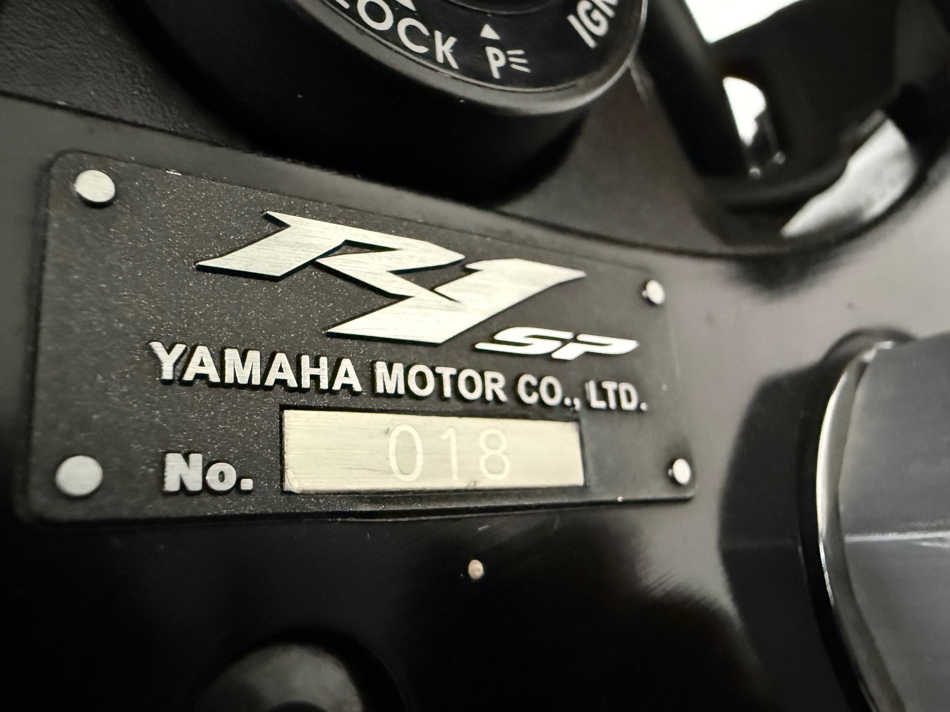 YAMAHA YZF-R1 SP Limitiert-image-3