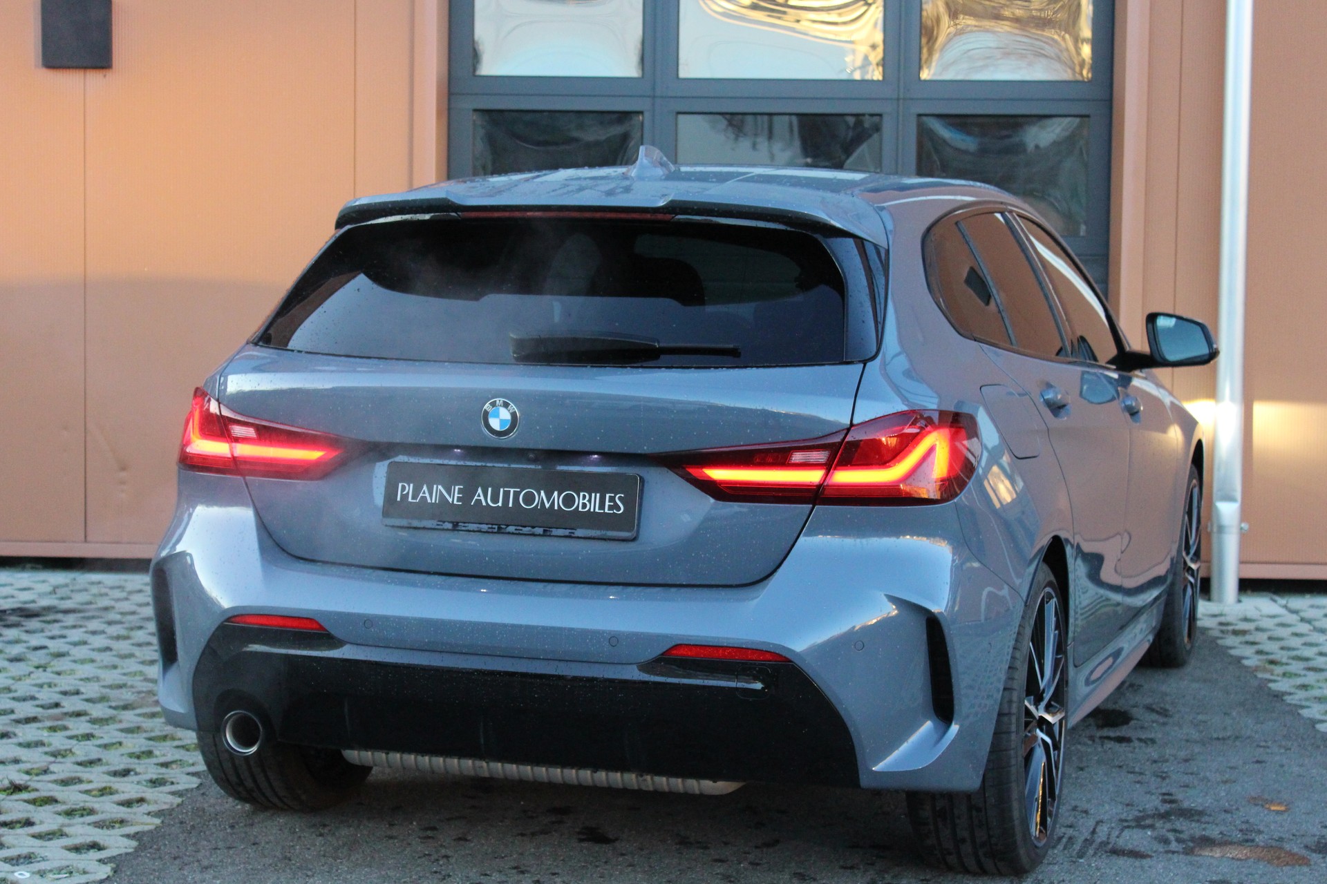 BMW 118i Pure M Sport Steptronic - "Jantes 19' * Toit Ouvrant * Harman & Kardon * Head-Up Display"-image-6