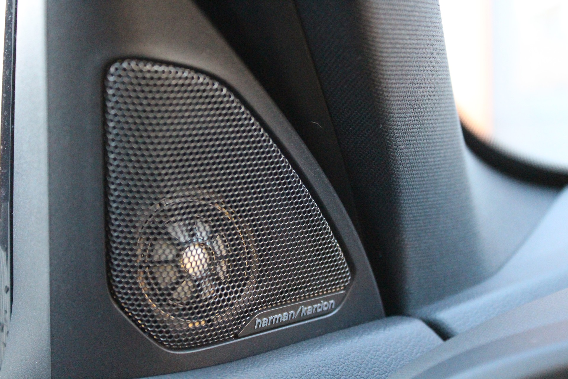 BMW 118i Pure M Sport Steptronic - "Jantes 19' * Toit Ouvrant * Harman & Kardon * Head-Up Display"-image-11