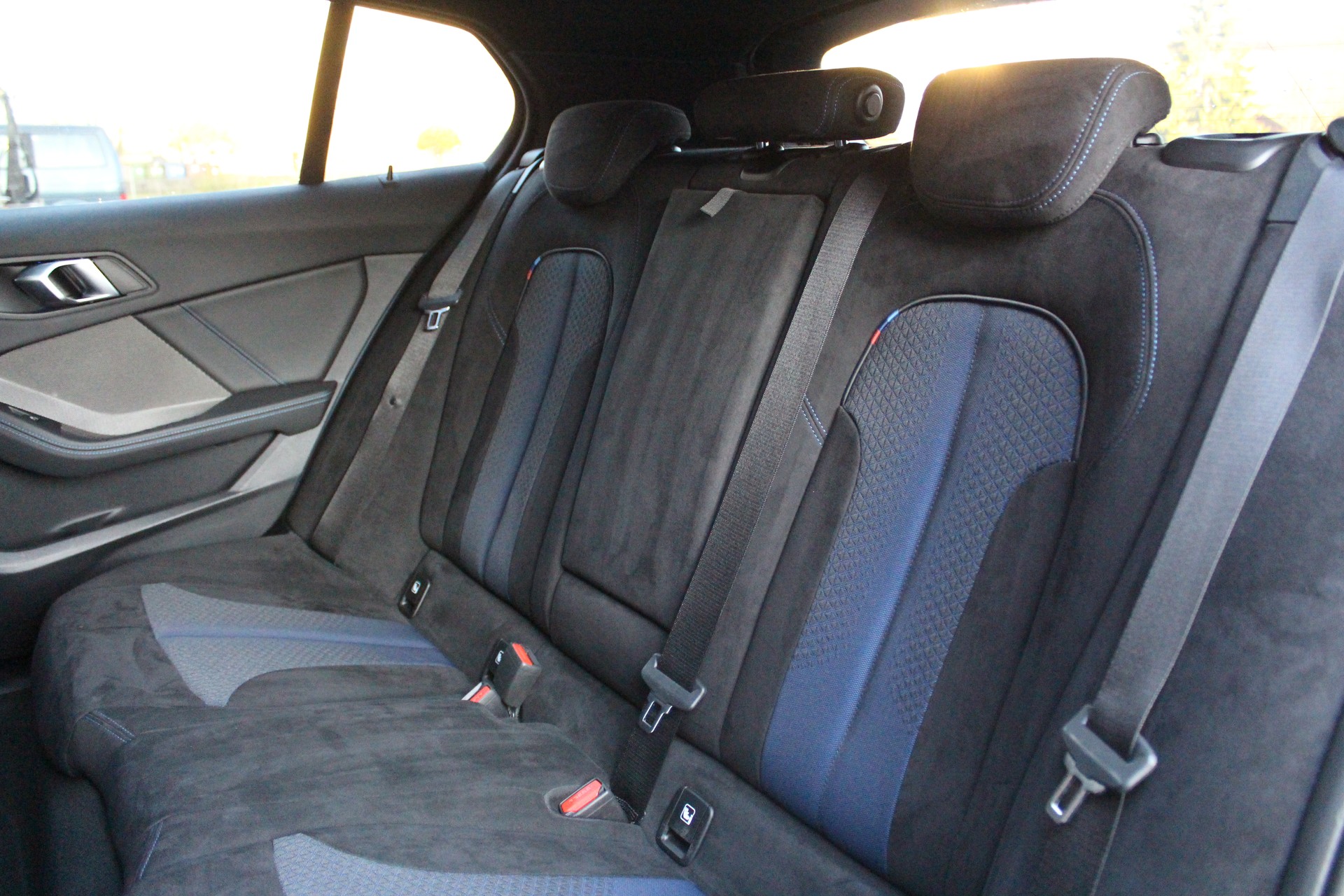 BMW 118i Pure M Sport Steptronic - "Jantes 19' * Toit Ouvrant * Harman & Kardon * Head-Up Display"-image-24