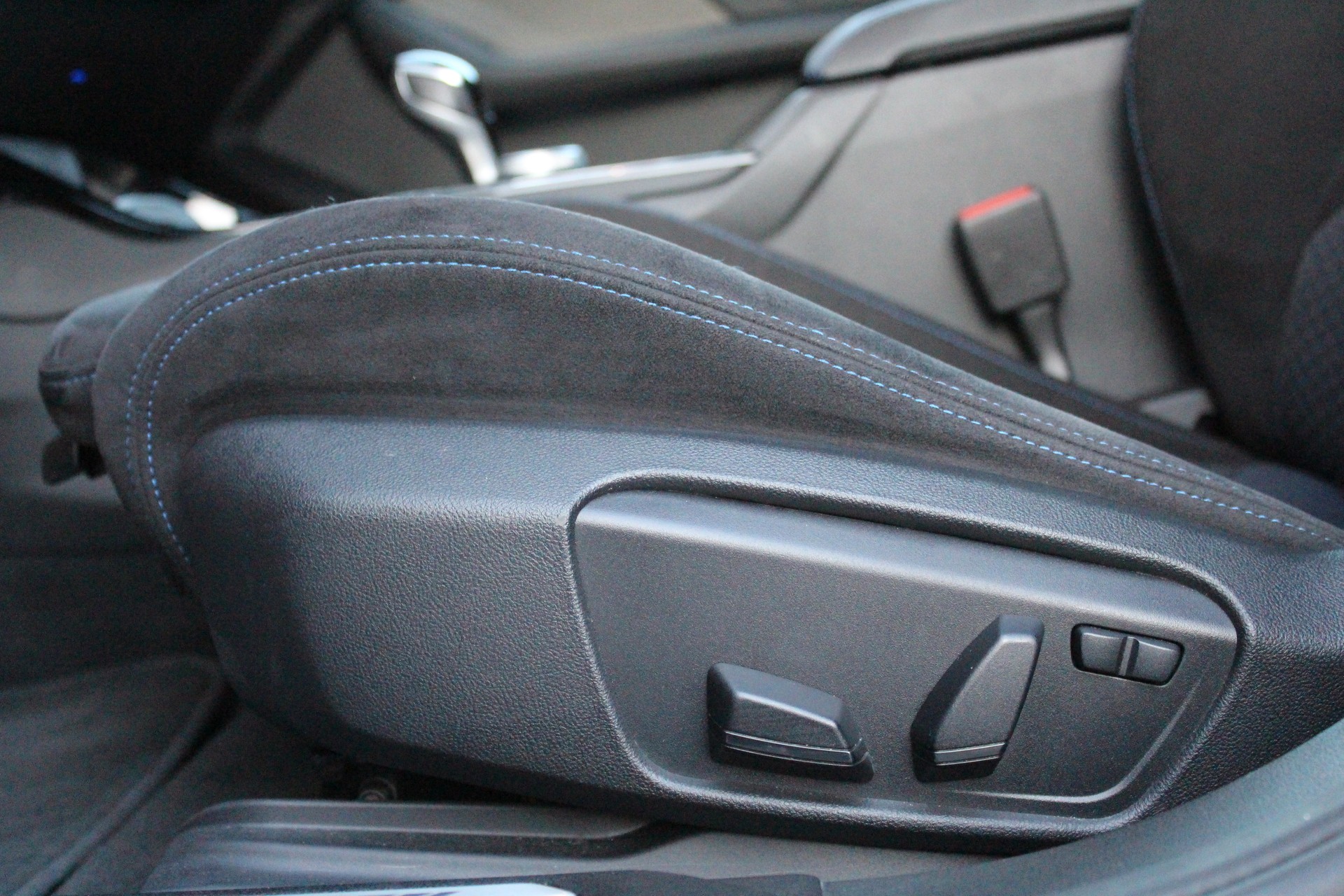 BMW 118i Pure M Sport Steptronic - "Jantes 19' * Toit Ouvrant * Harman & Kardon * Head-Up Display"-image-20