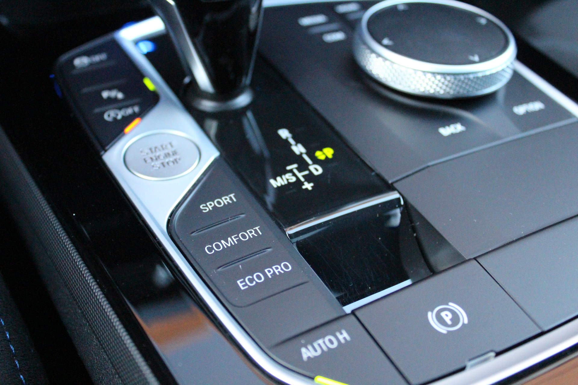 BMW 118i Pure M Sport Steptronic - "Jantes 19' * Toit Ouvrant * Harman & Kardon * Head-Up Display"-image-14