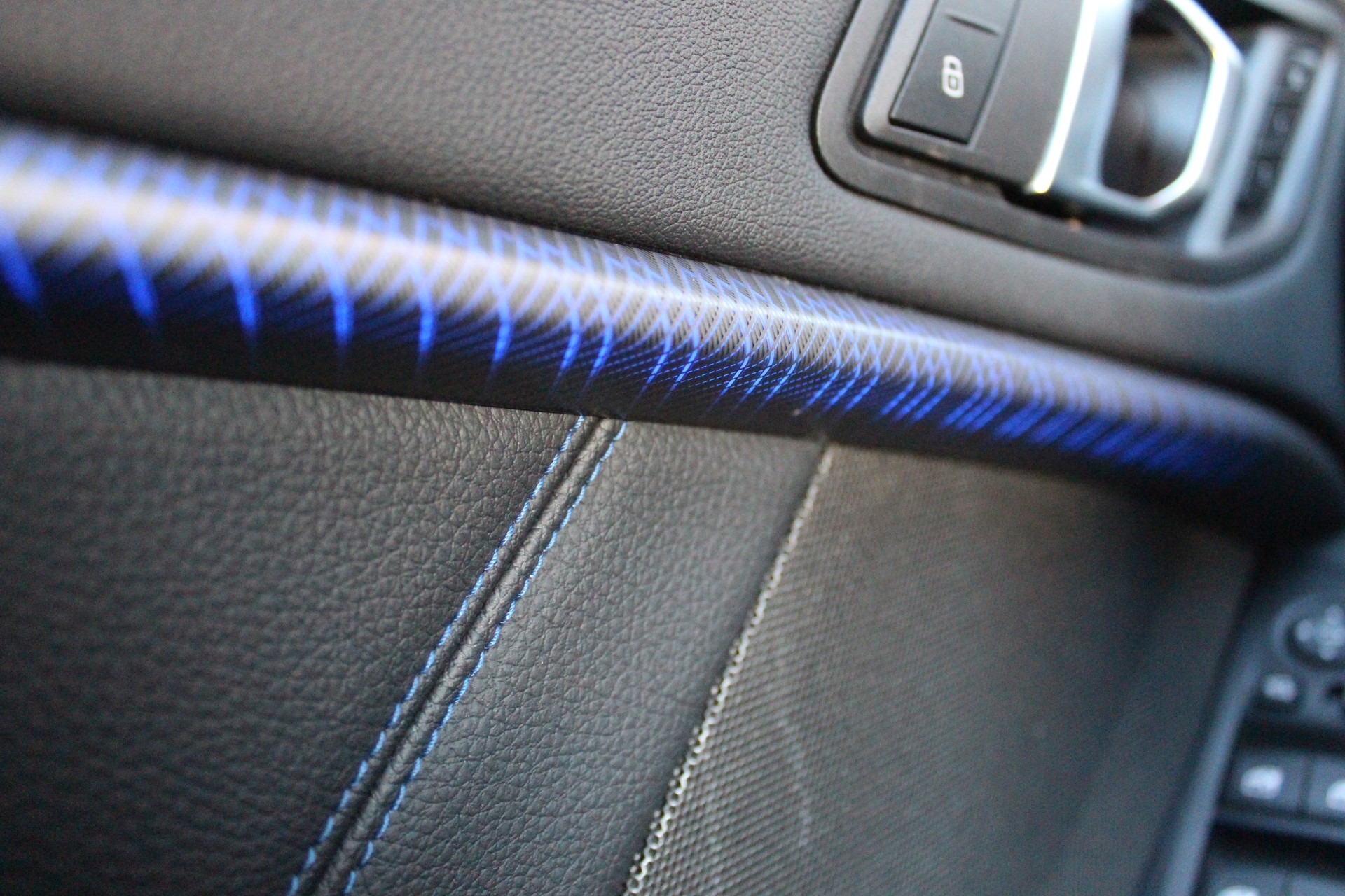 BMW 118i Pure M Sport Steptronic - "Jantes 19' * Toit Ouvrant * Harman & Kardon * Head-Up Display"-image-19