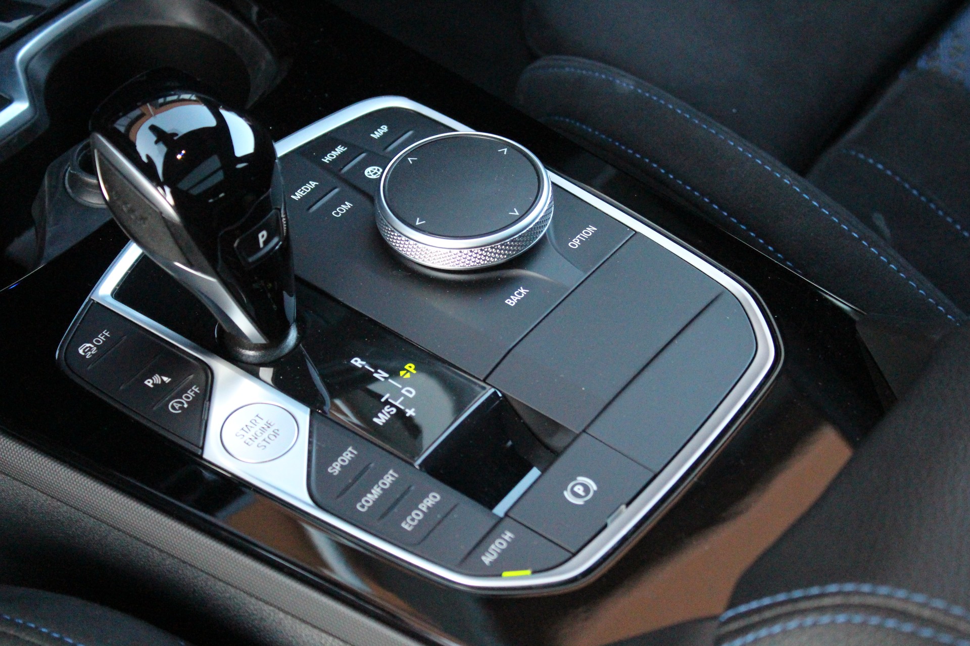 BMW 118i Pure M Sport Steptronic - "Jantes 19' * Toit Ouvrant * Harman & Kardon * Head-Up Display"-image-13