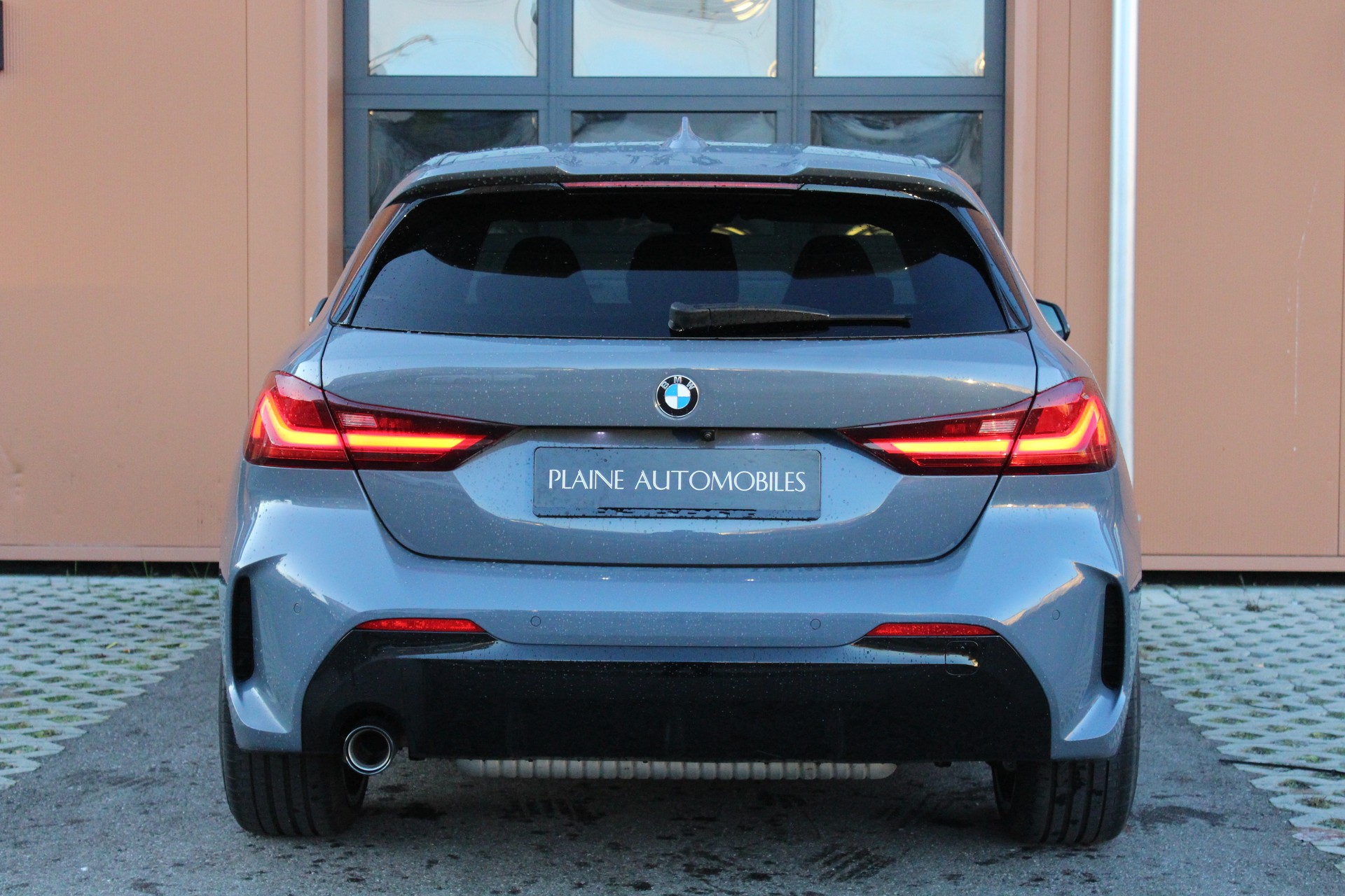 BMW 118i Pure M Sport Steptronic - "Jantes 19' * Toit Ouvrant * Harman & Kardon * Head-Up Display"-image-7